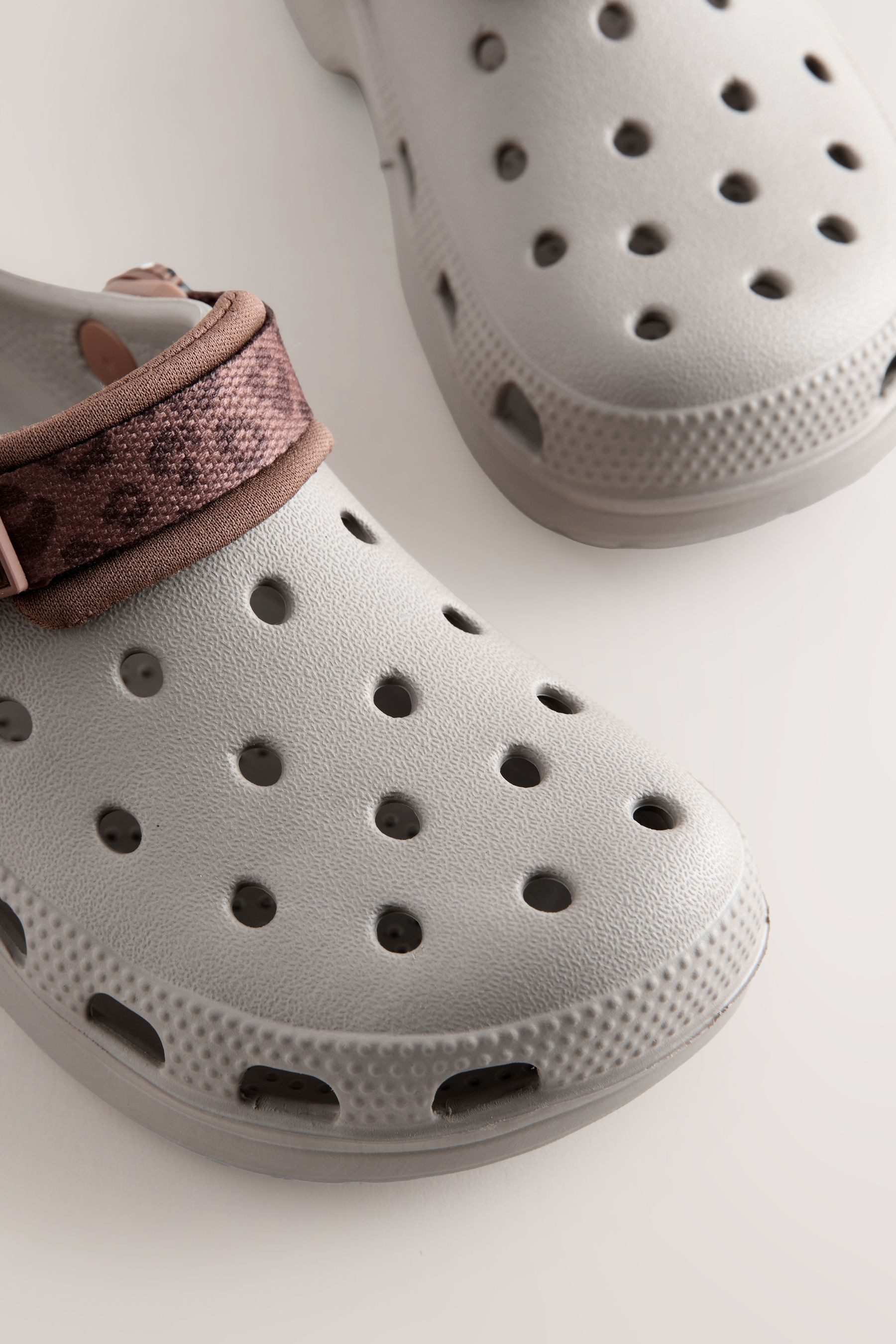 Next Clogs mit Riemchen und Streifen Clog (1-tlg)