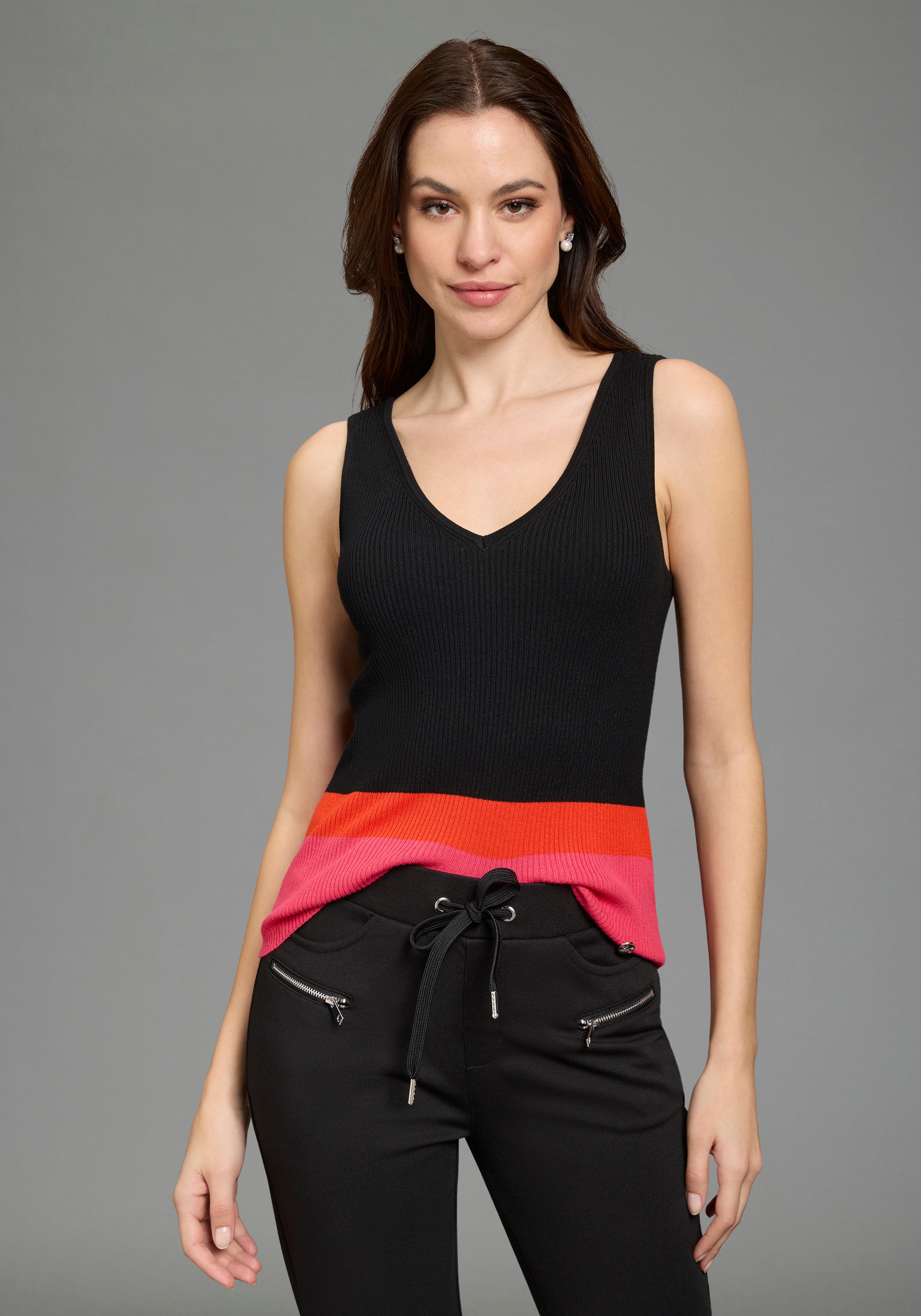 Bruno Banani Stricktop figurbetonte Passform, tiefer V-Ausschnitt, Colorblock-Design