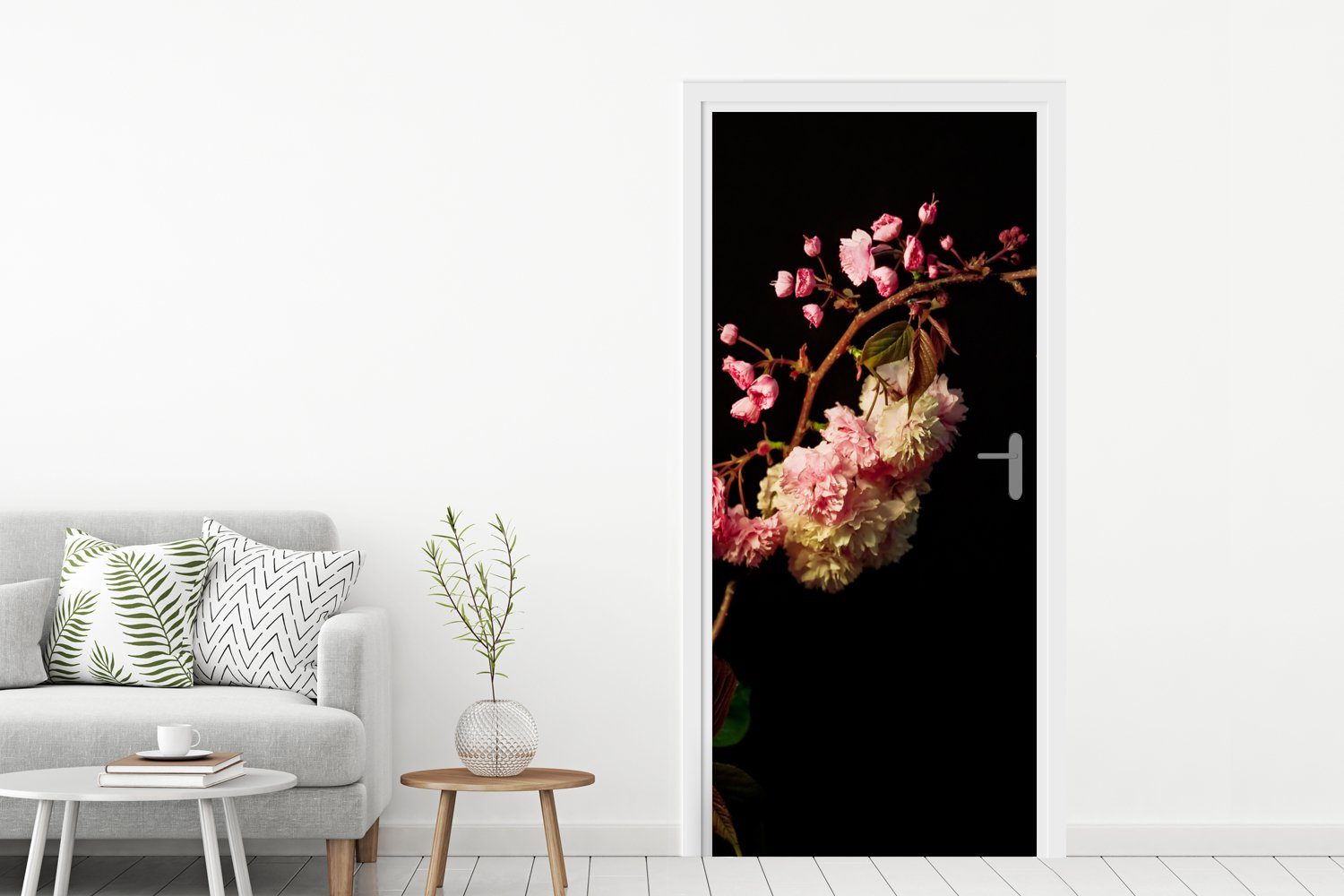 MuchoWow Türtapete Eine Kirschblüte vor schwarzem Türaufkleber, für (1 cm St), Matt, Tür, Hintergrund, bedruckt, Fototapete 75x205