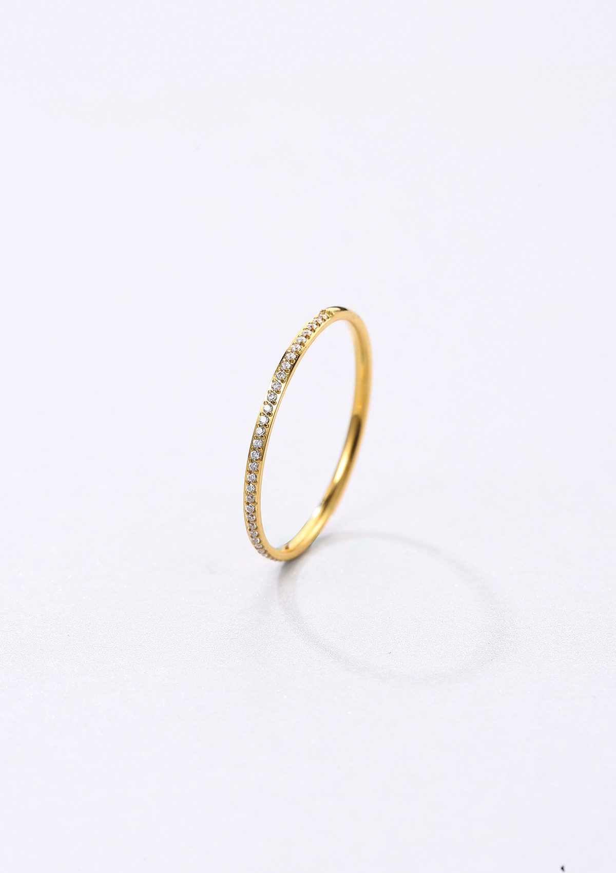 Hey Happiness Fingerring Glimmer, Zirkonia Bandring für Damen, Dünner Edelstahl Fingerring mit Kristallen, wasserfest