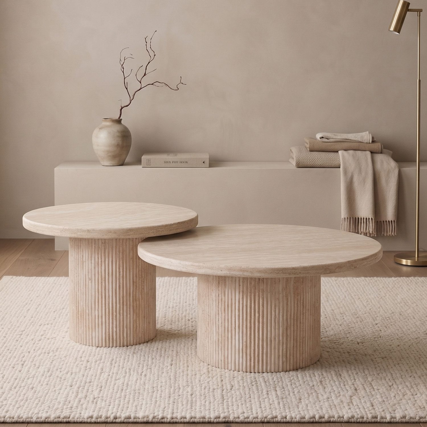 alesvelt Couchtisch Trivento Travertin-Design Tischplatte 2er-Set im edlen Säulenstil (2-er Set), Ø80X38 CM + Ø60X43 CM
