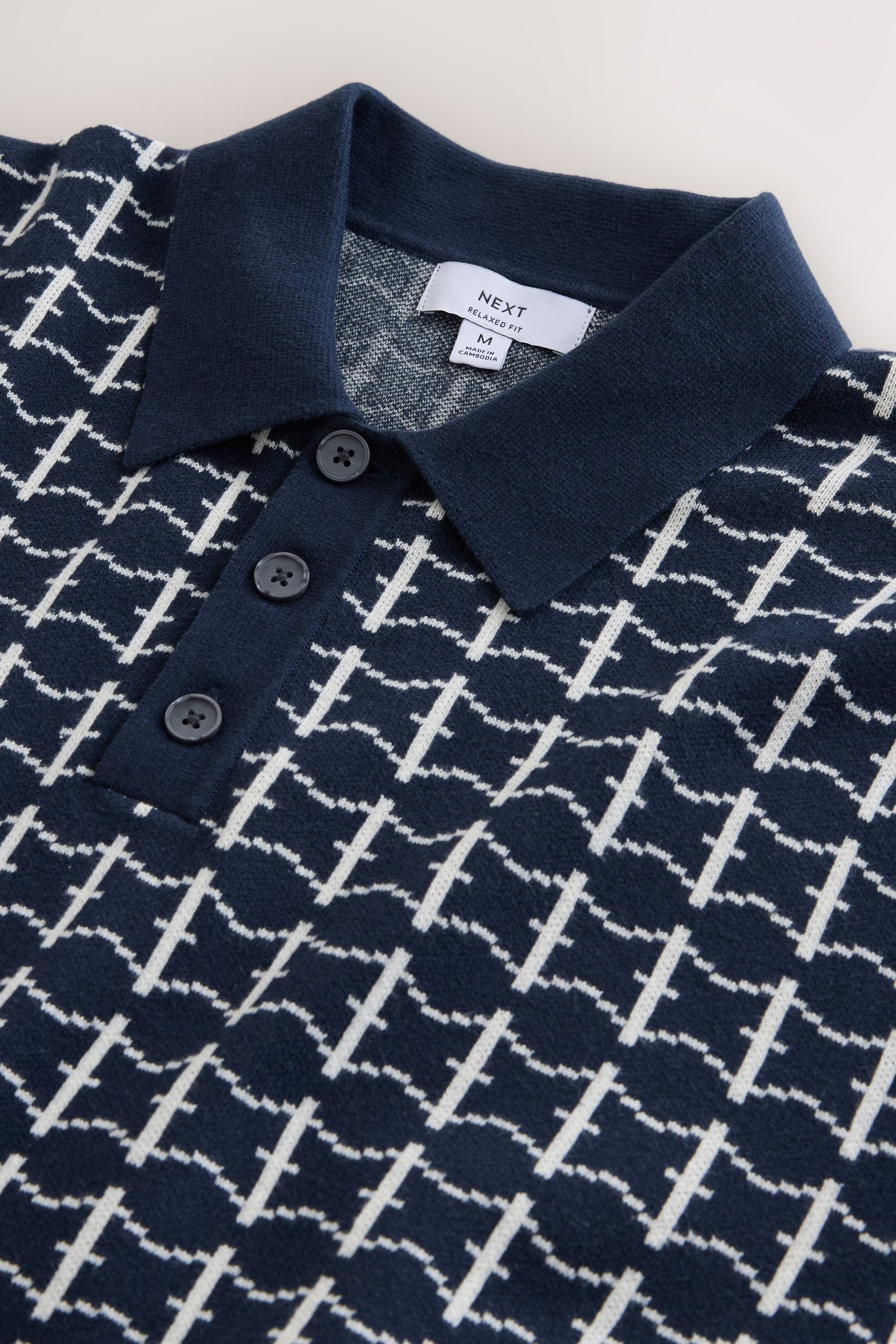 Next Polokragenpullover Relaxed Fit Poloshirt aus Strick mit Geo-Muster (1-tlg)