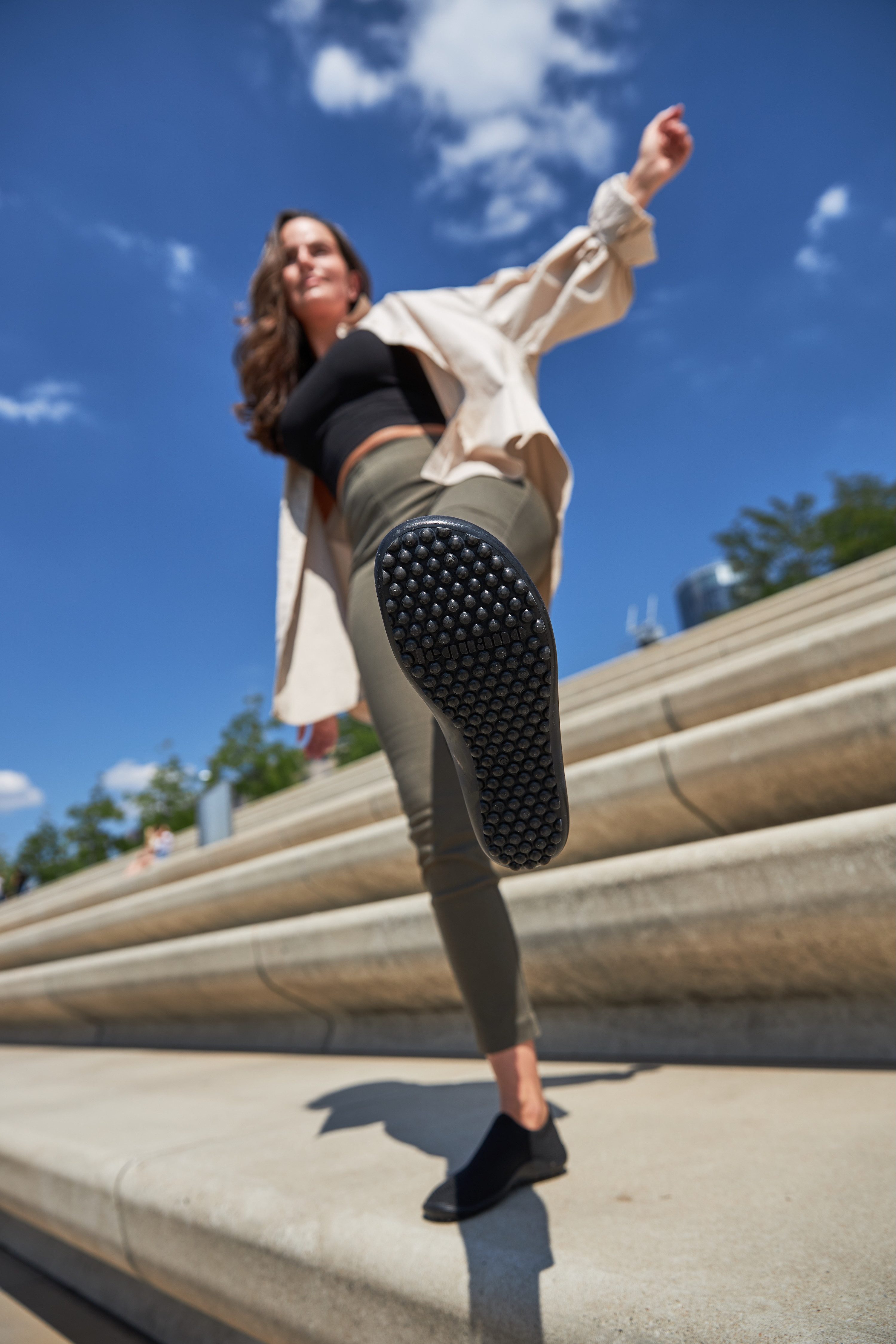 Leguano SCIO Barfußschuh Slipper, Freizeitschuh, Bequemschuh mit seitlichem Logo-Emblem