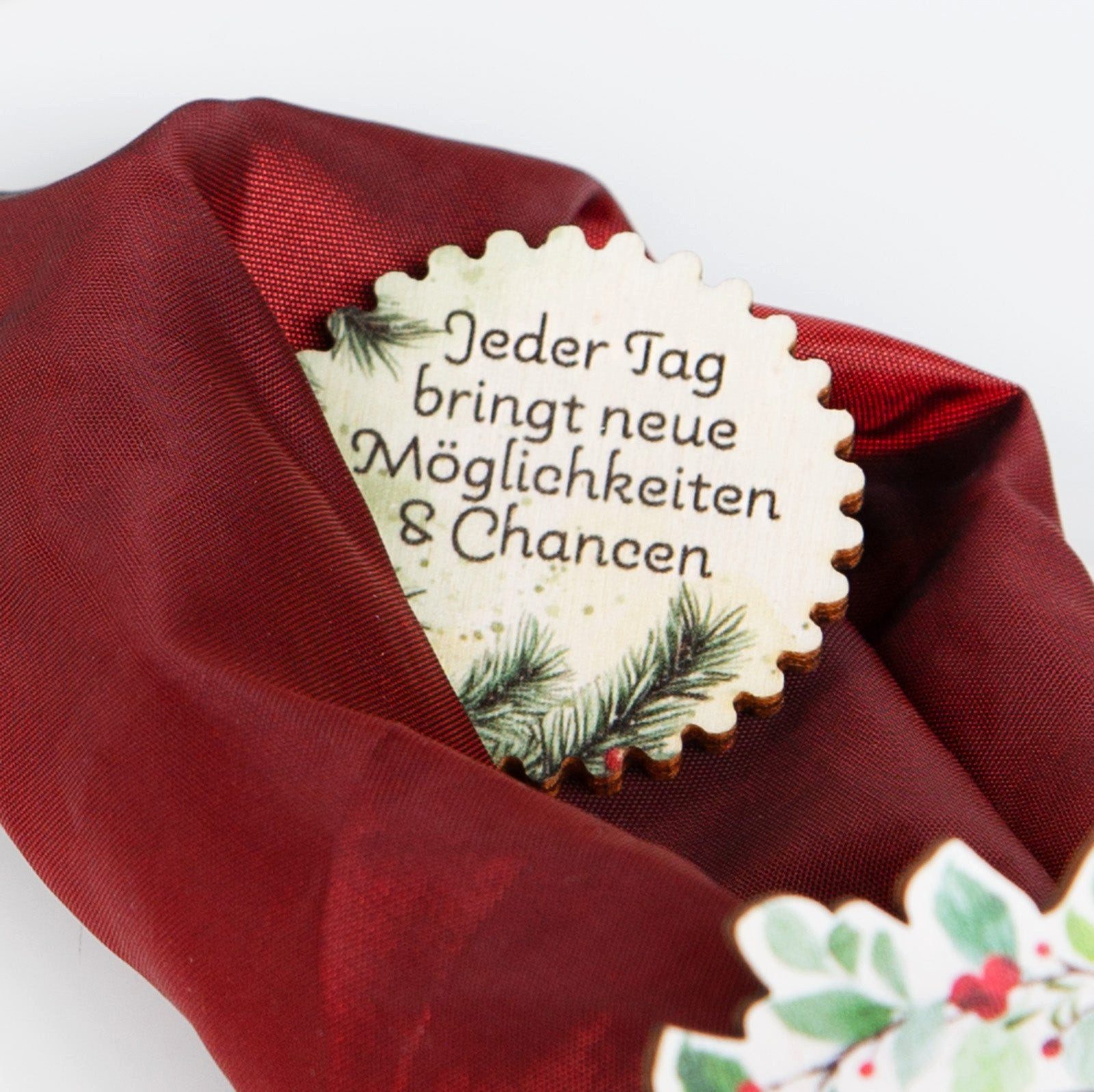 Logbuch-Verlag Dekofigur 24 Glücksbringer mit Sprüche - Adventskalender Weihnachten aus Holz – Bild 4 von 5