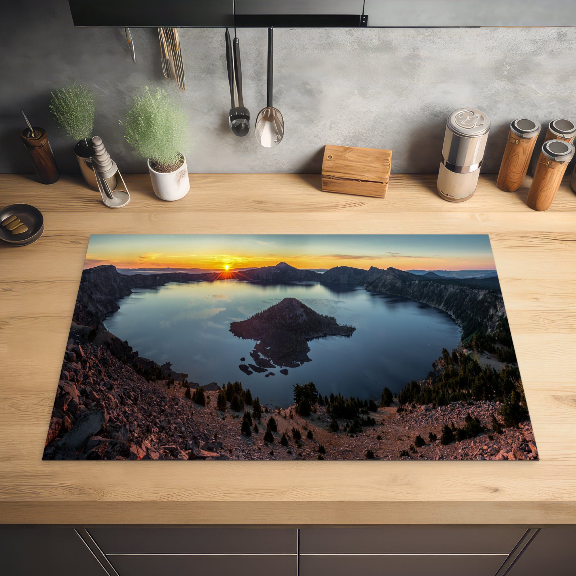 in für National Park küche, Schutz 81x52 Crater Lake (1 MuchoWow Ceranfeldabdeckung tlg), Vinyl, im den Induktionskochfeld USA, Herdblende-/Abdeckplatte die cm, Sonnenuntergang