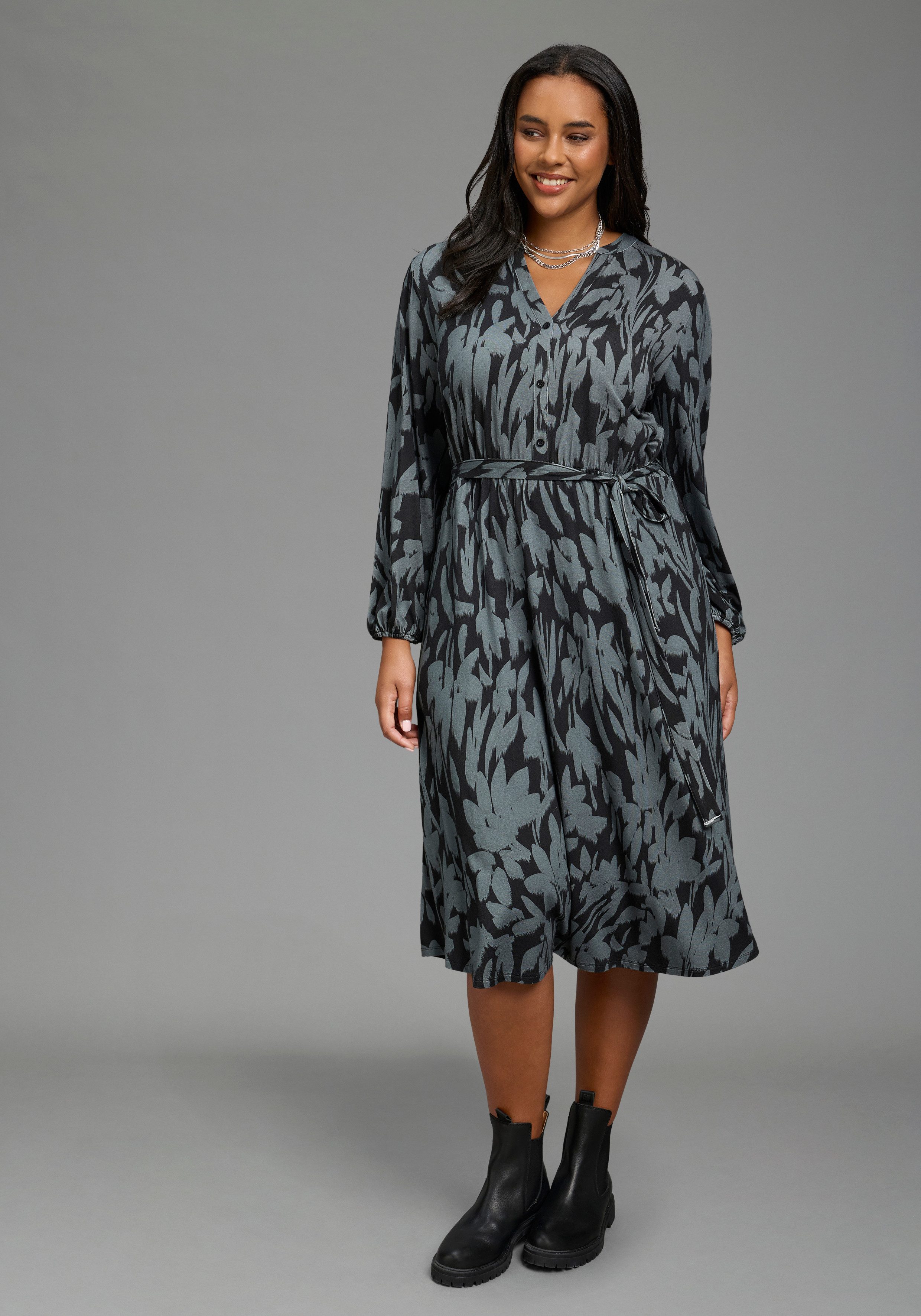Laura Scott CURVE Jerseykleid Große Größen wadenlang, gemustert, aus elastischer Viskosemischung, Langarm. € 59,99, (€ 59,99 pro 1 Stk).