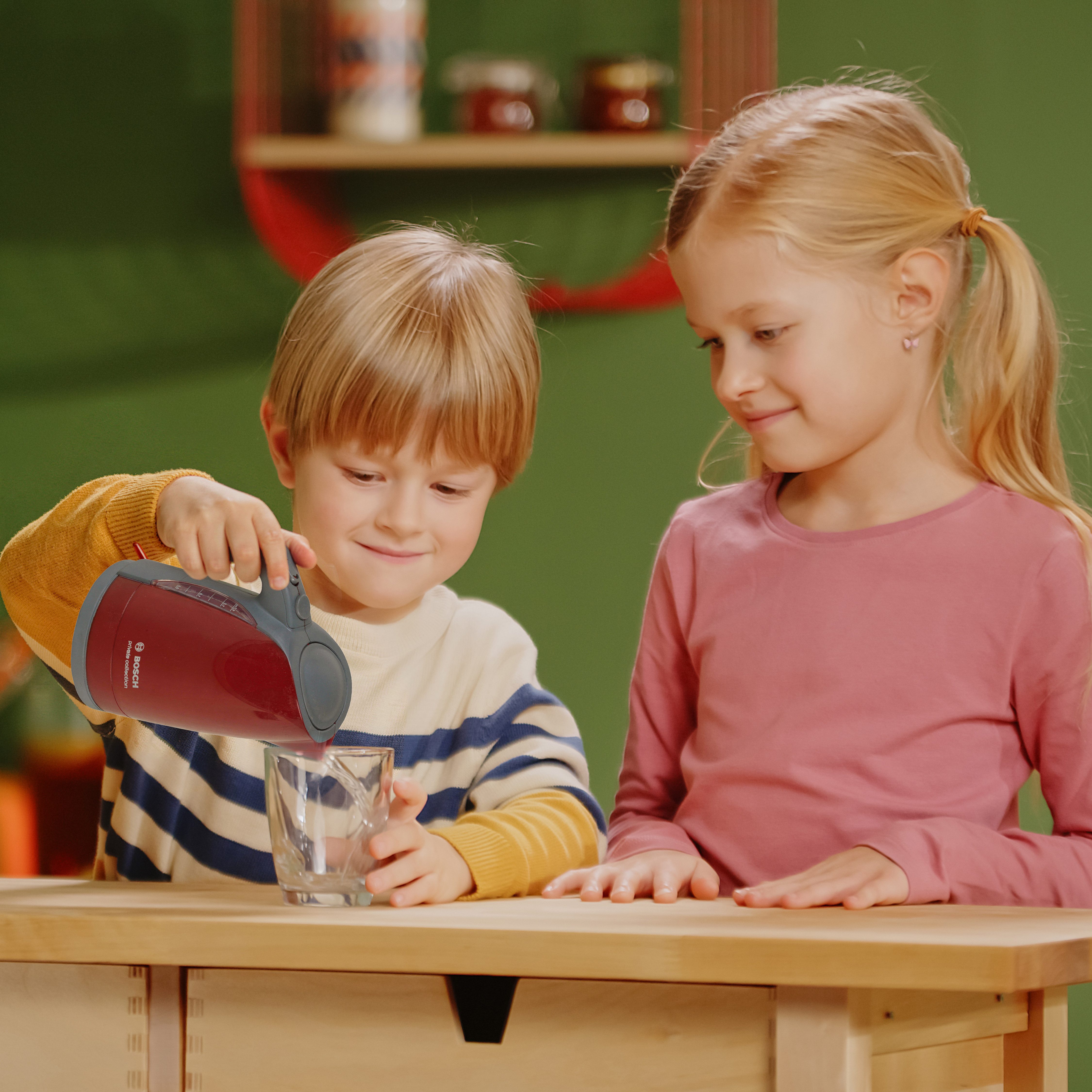 Klein Kinder-Wasserkocher Bosch Spielzeug-Wasserkocher, nur zum Spielen für Kinder