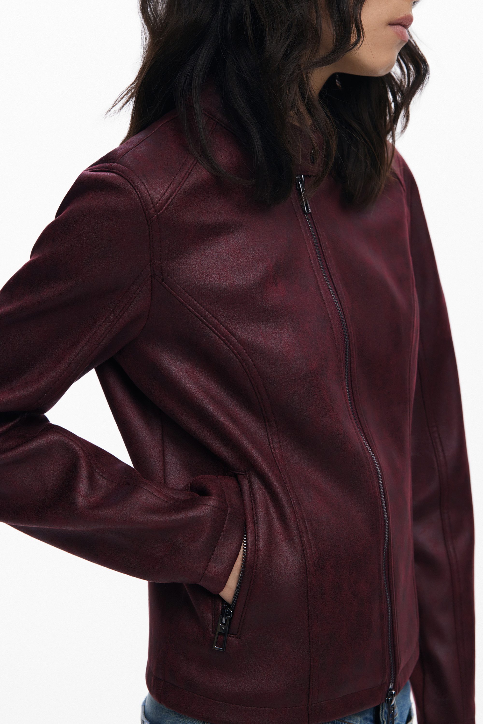 Desigual Outdoorjacke Stylische rote Damenjacke mit Kontrastdetails und Reißverschluss