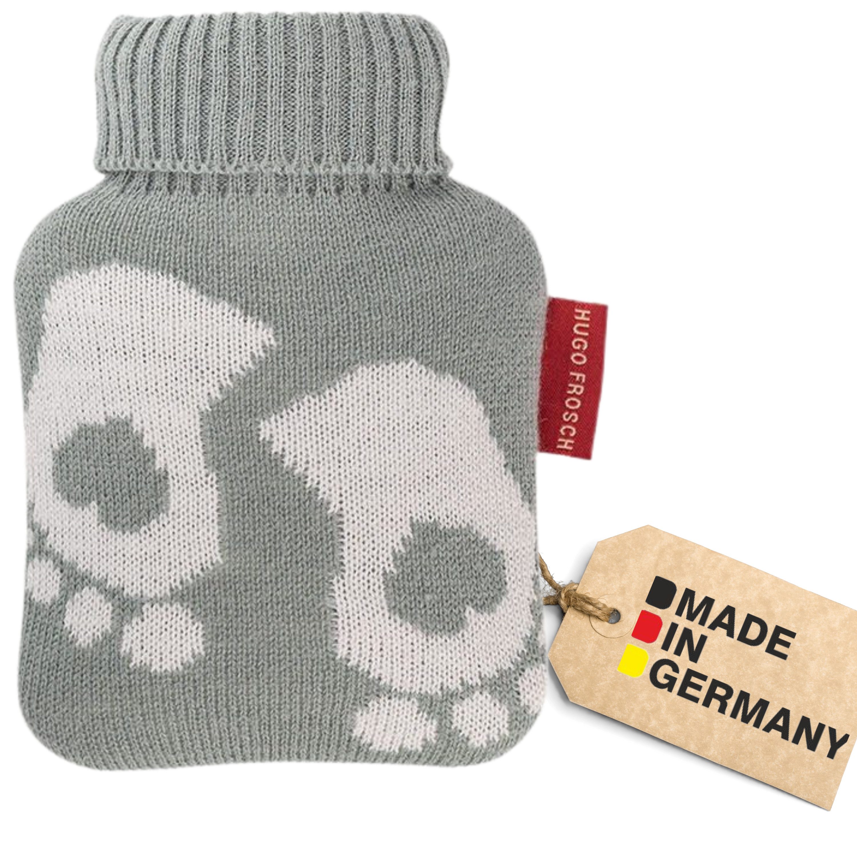 Hugo Frosch Wärmflasche Klassik Mini 0,2 l Handwärmer Made in Germany mit Strickbezug, Füße Grün - langlebige Bettflasche, waschbarer Überzug