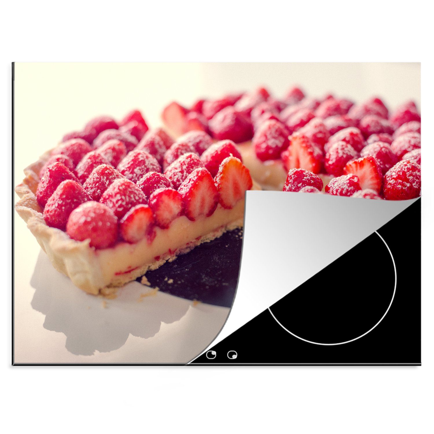 MuchoWow Herdblende-/Abdeckplatte Geschnittener Obstkuchen 70x52 Ceranfeldabdeckung cm, Mobile nutzbar, mit Erdbeeren, Vinyl, (1 tlg), Arbeitsfläche