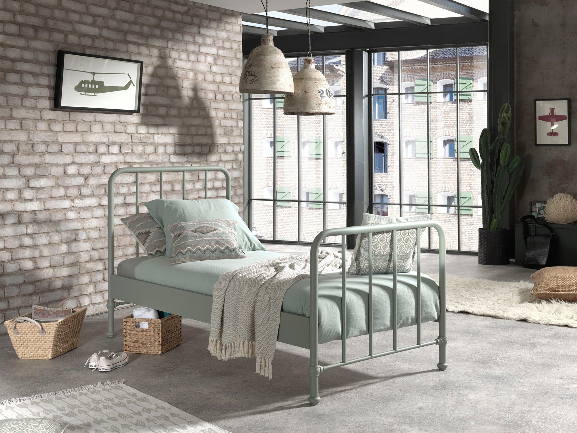 Vipack Jugendbett Bronxx, Einzelbett 90/200, sehr stabil, romantische Optik (B/H/T ca. 96,5x110x206cm, inkl. Lattenrost, Bodenfreiheit), Oberfläche pulverbeschichtet, verschiedene Farben zur Wahl