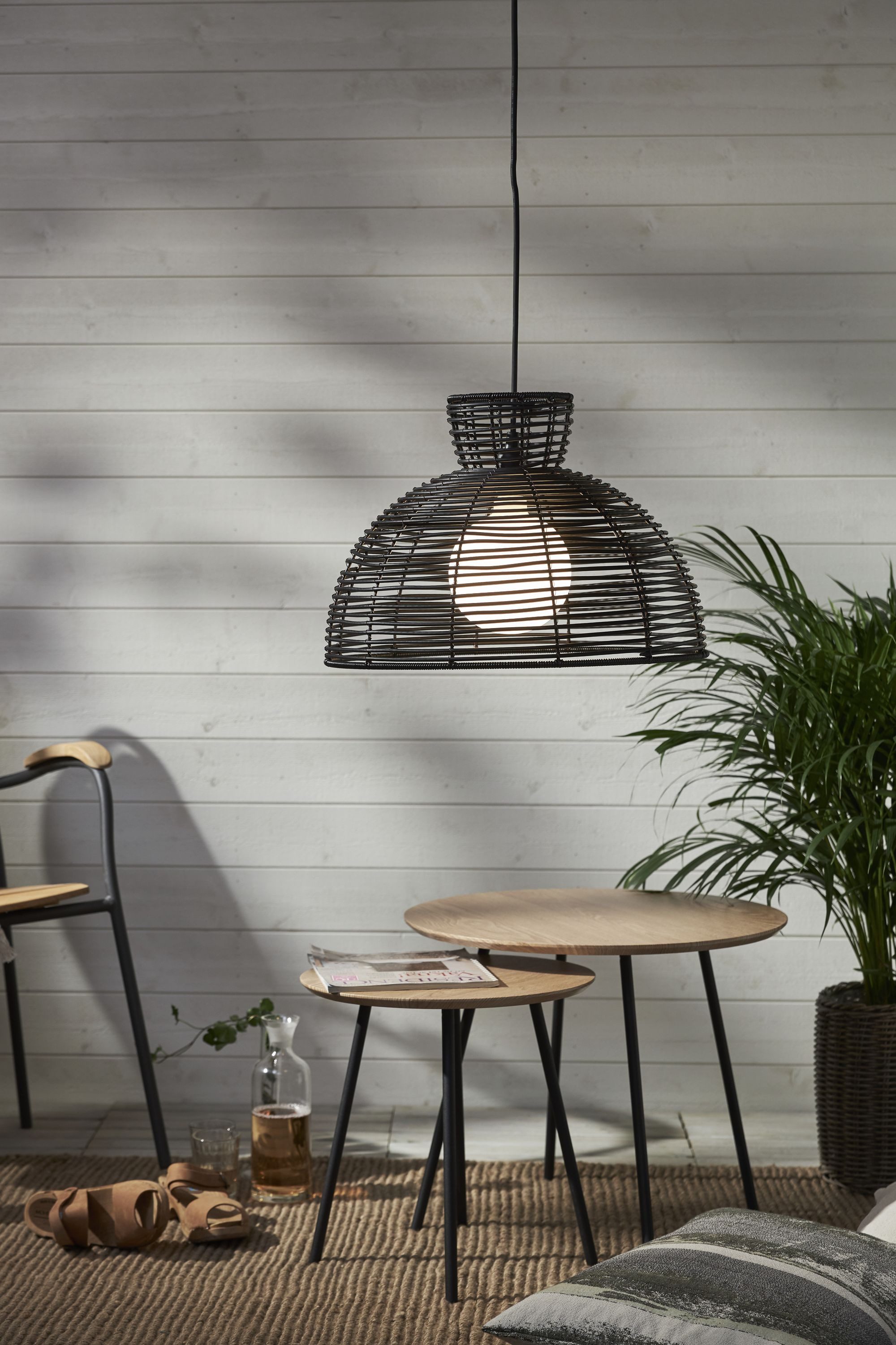 STAR TRADING LED Dekolicht Runde, Outdoor Lampenschirm,Runde, aus Kunst-Rattan, groß, schwarz, E27, Ø 4