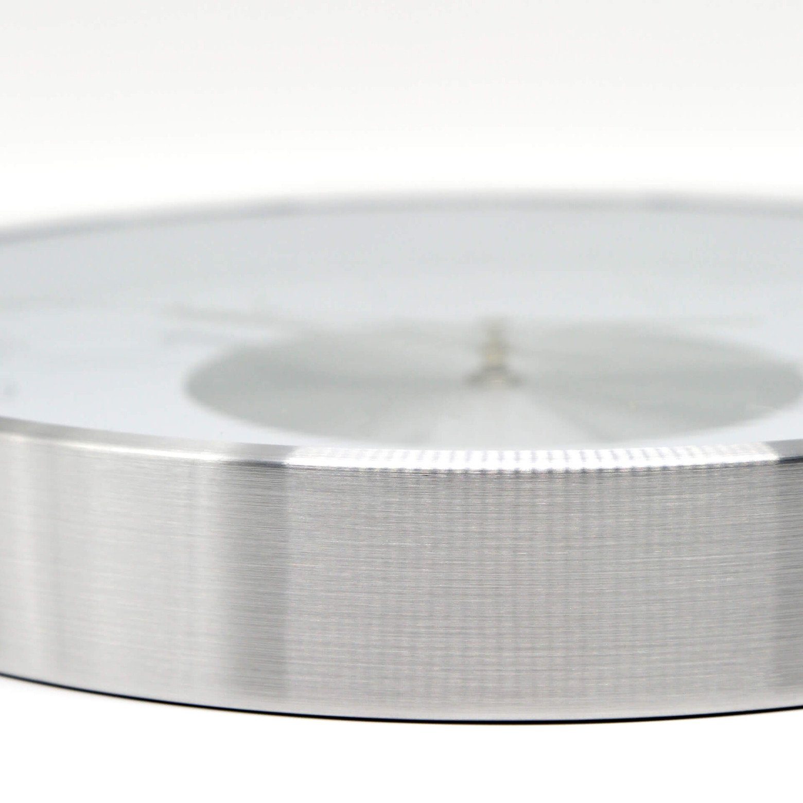 K&L Wall Aluminium Silber-Weiß silber Langlebige Art Moderne Loft Uhr Edelstahl- Tick-Geräusche, (keine Metalluhr Wanduhr Optik)