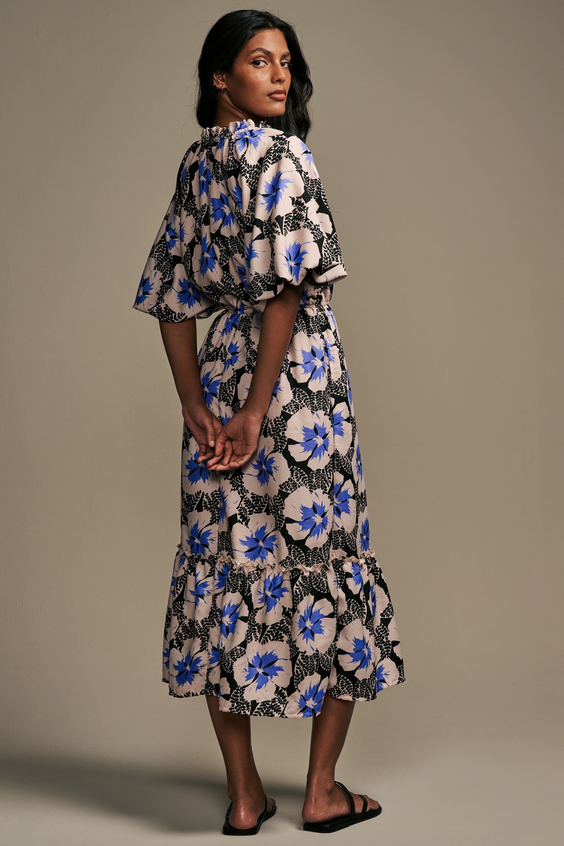 LAURA ASHLEY Midikleid Laura Ashley Kelby Midaxikleid mit Puffärmeln (1-tlg günstig online kaufen