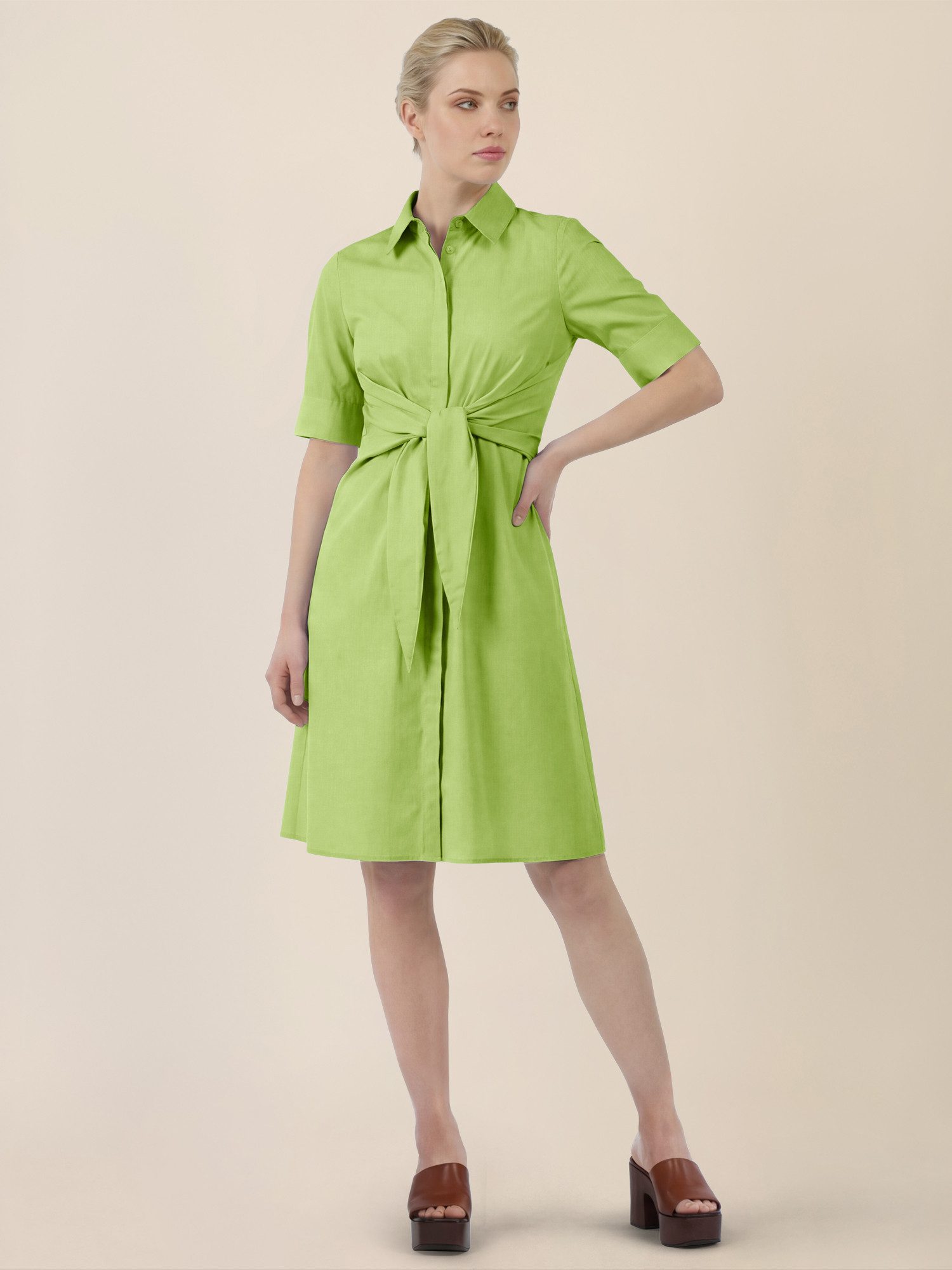 Apart Midikleid mit Bindegürtel und Hemdblusenkragen
