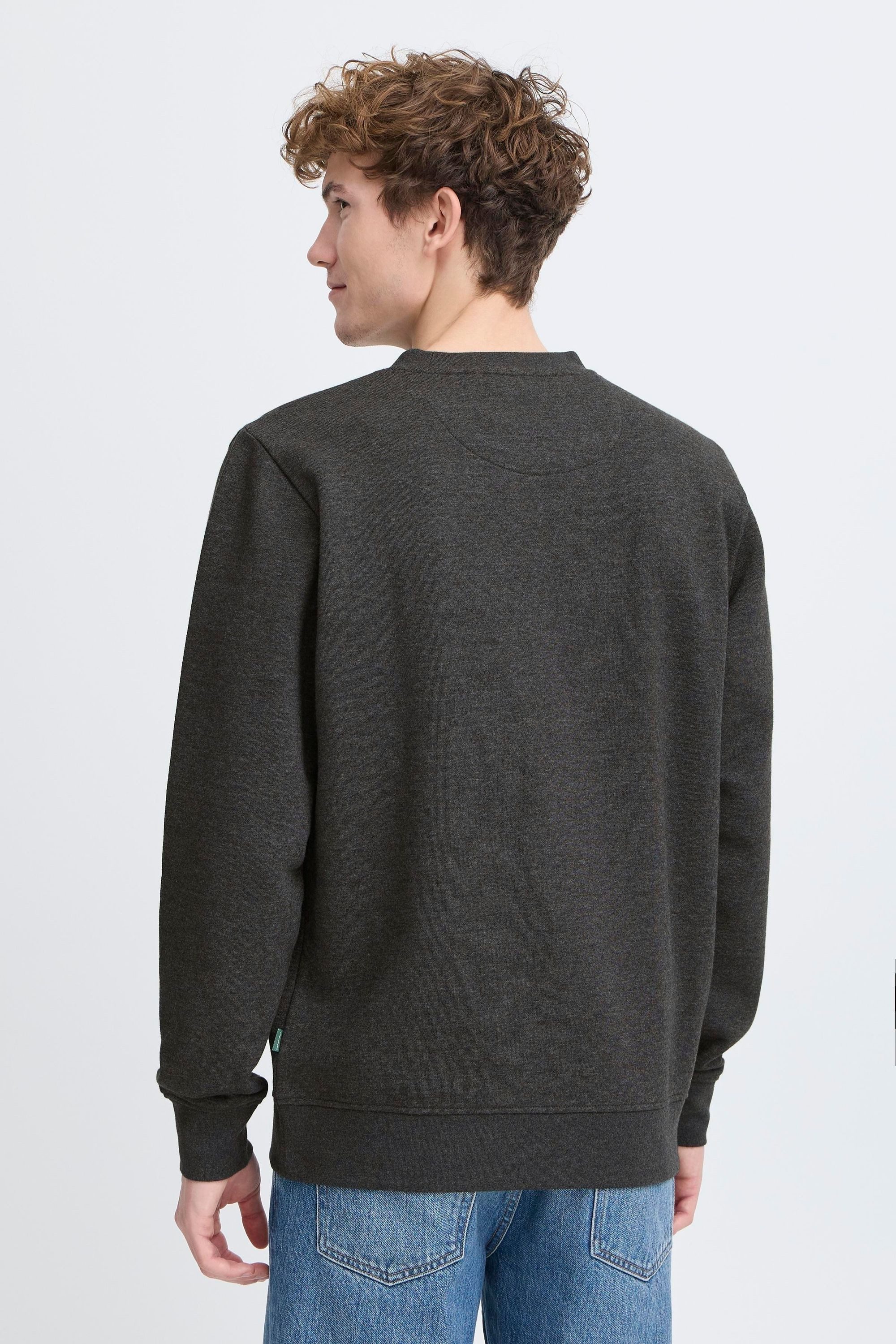 Kronstadt Sweater KSRichards Basic Crewneck mit Stickerei – Bild 4 von 5