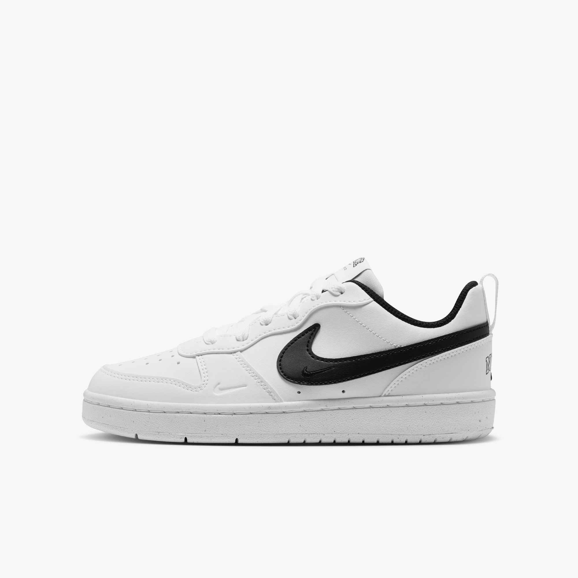 Nike Sportswear Court Borough Low (GS) Sneaker (für Jugendliche) Design auf den Spuren des Air Force 1