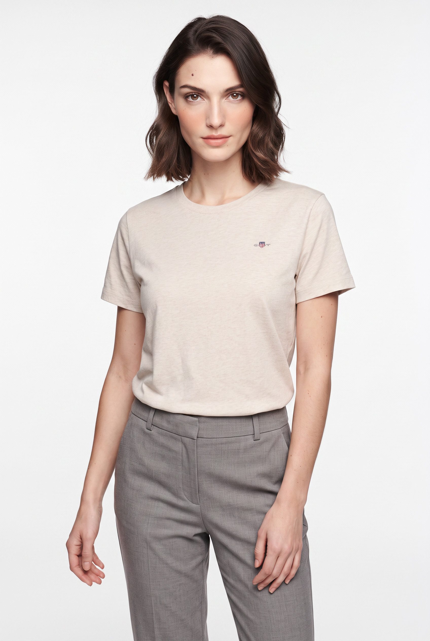 Gant T-Shirt REG SHIELD KA T-SHIRT mit einer kleinen aufgestickten Wappen-Grafik auf der Brust
