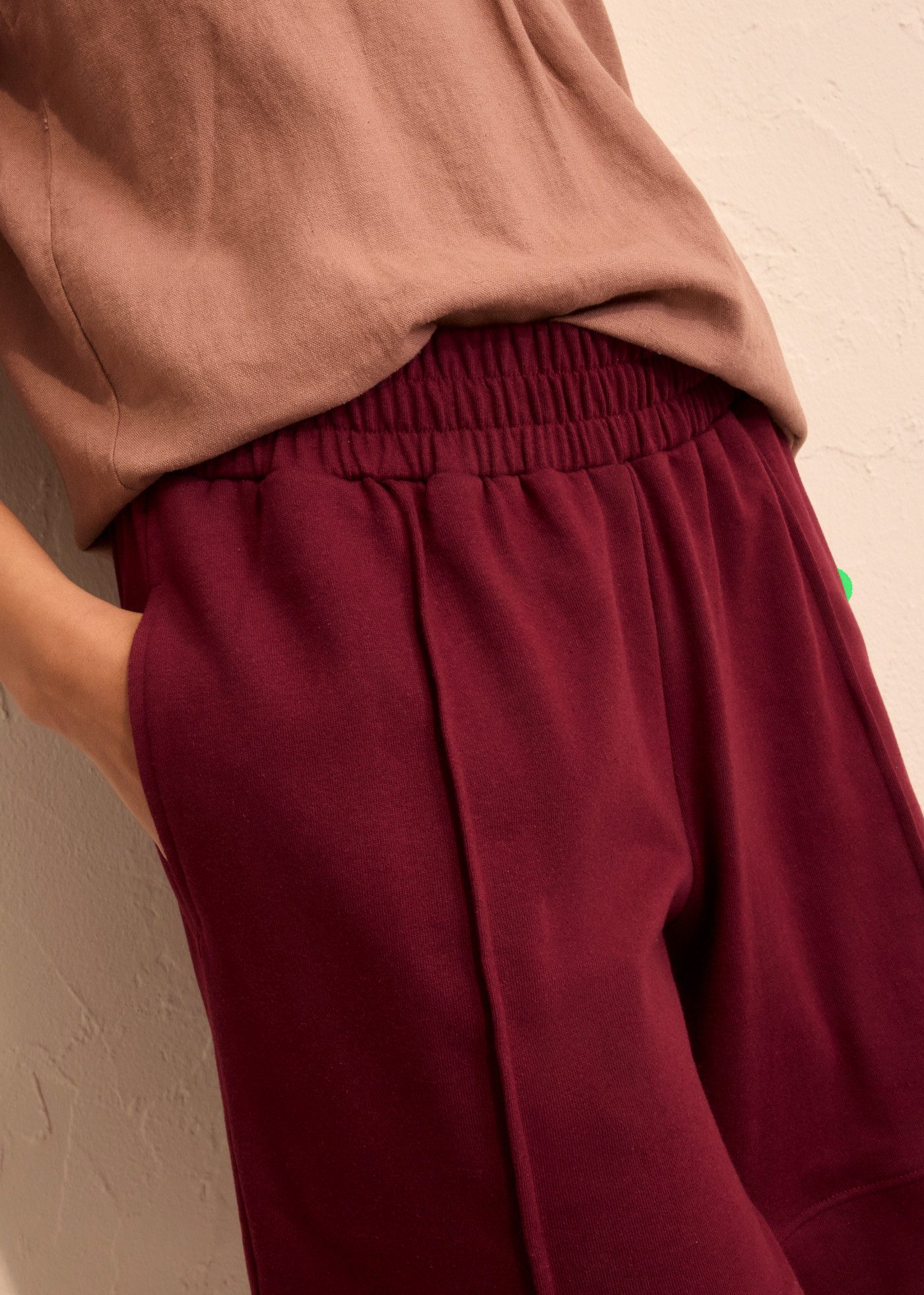 bonprix Sweatshorts aus Baumwolle und Polyester, hochgeschnittener, elastischer Bund – Bild 4 von 5