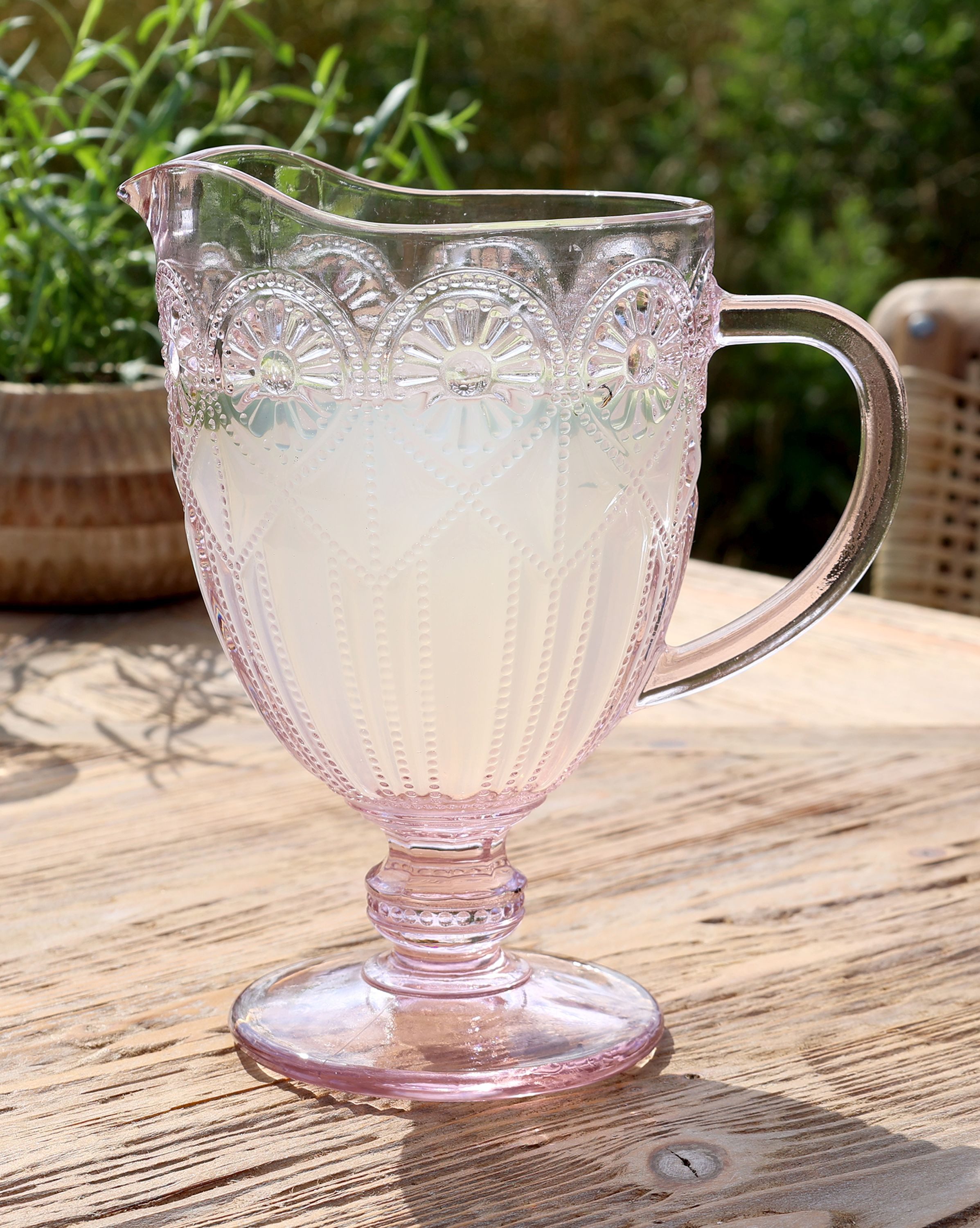 Chic Antique Kanne Chic Antique - Kanne Krug Wasserkrug Karaffe Glas mit Muster 1 l Rosa