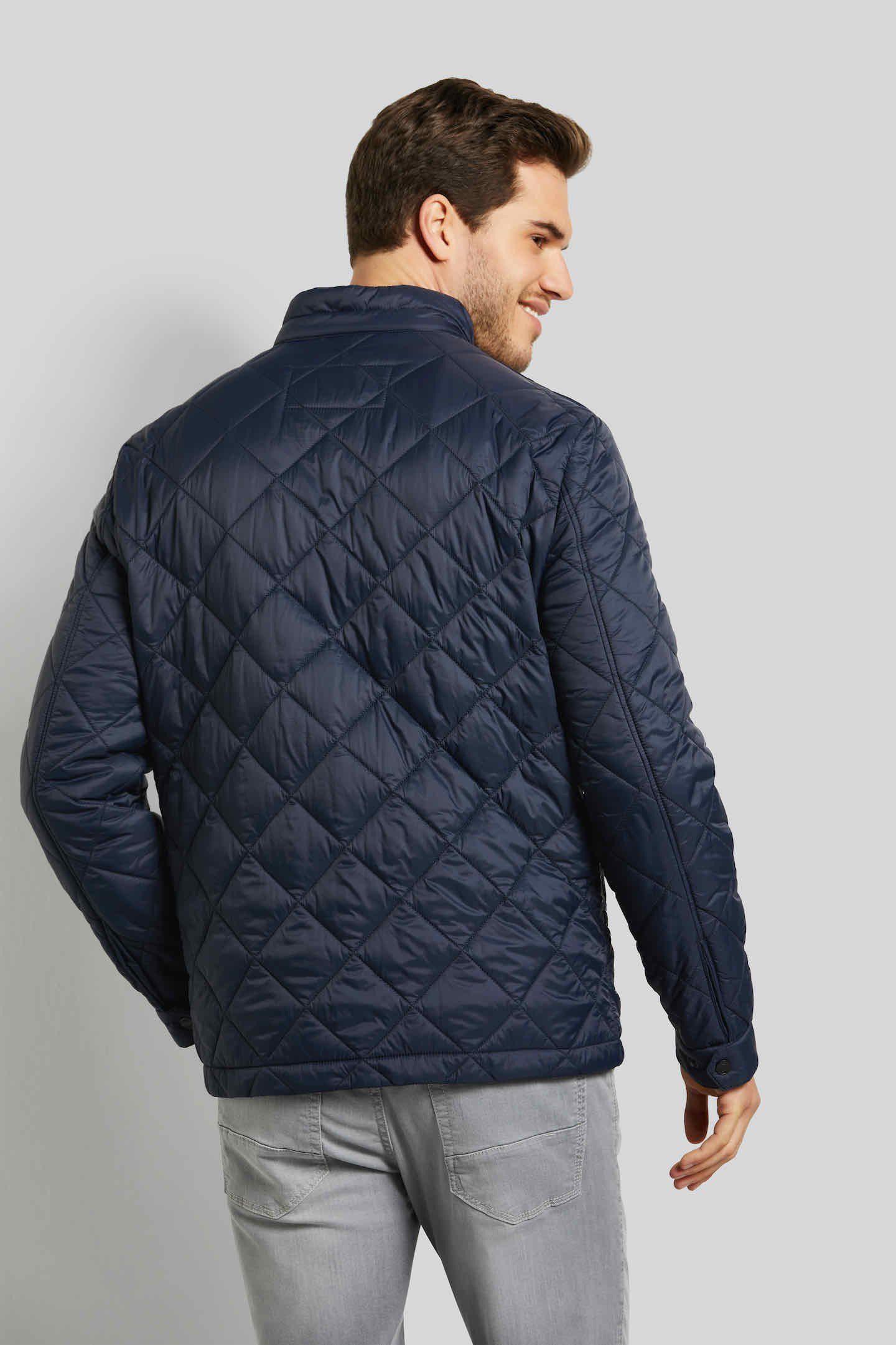 Bequeme Passform bugatti durch Stehkragen, Fit Steppjacke modernem Regular mit