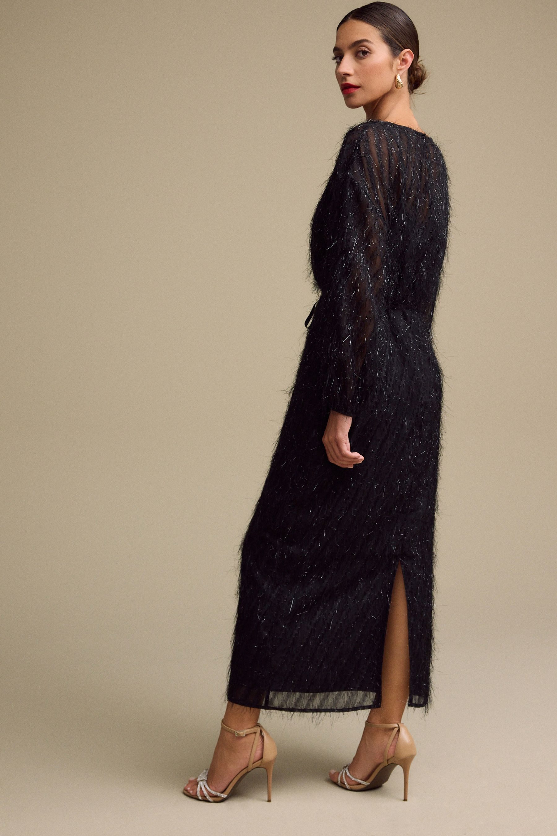 Next Maxikleid Langärmeliges Glitzer-Maxikleid mit Bindegürtel günstig online kaufen