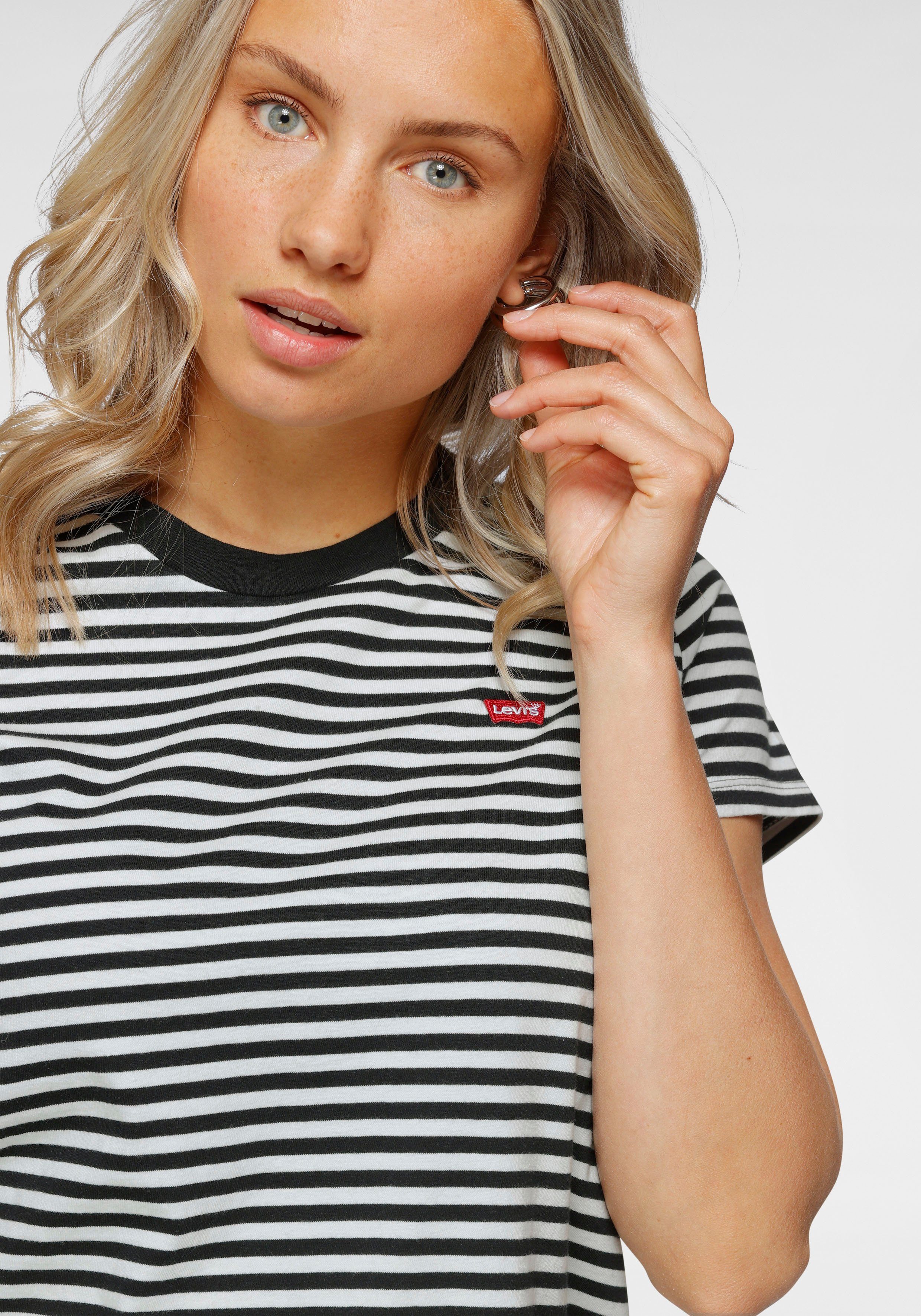Levi's® T-Shirt PERFECT TEE mit kleiner Logo-Stickerei