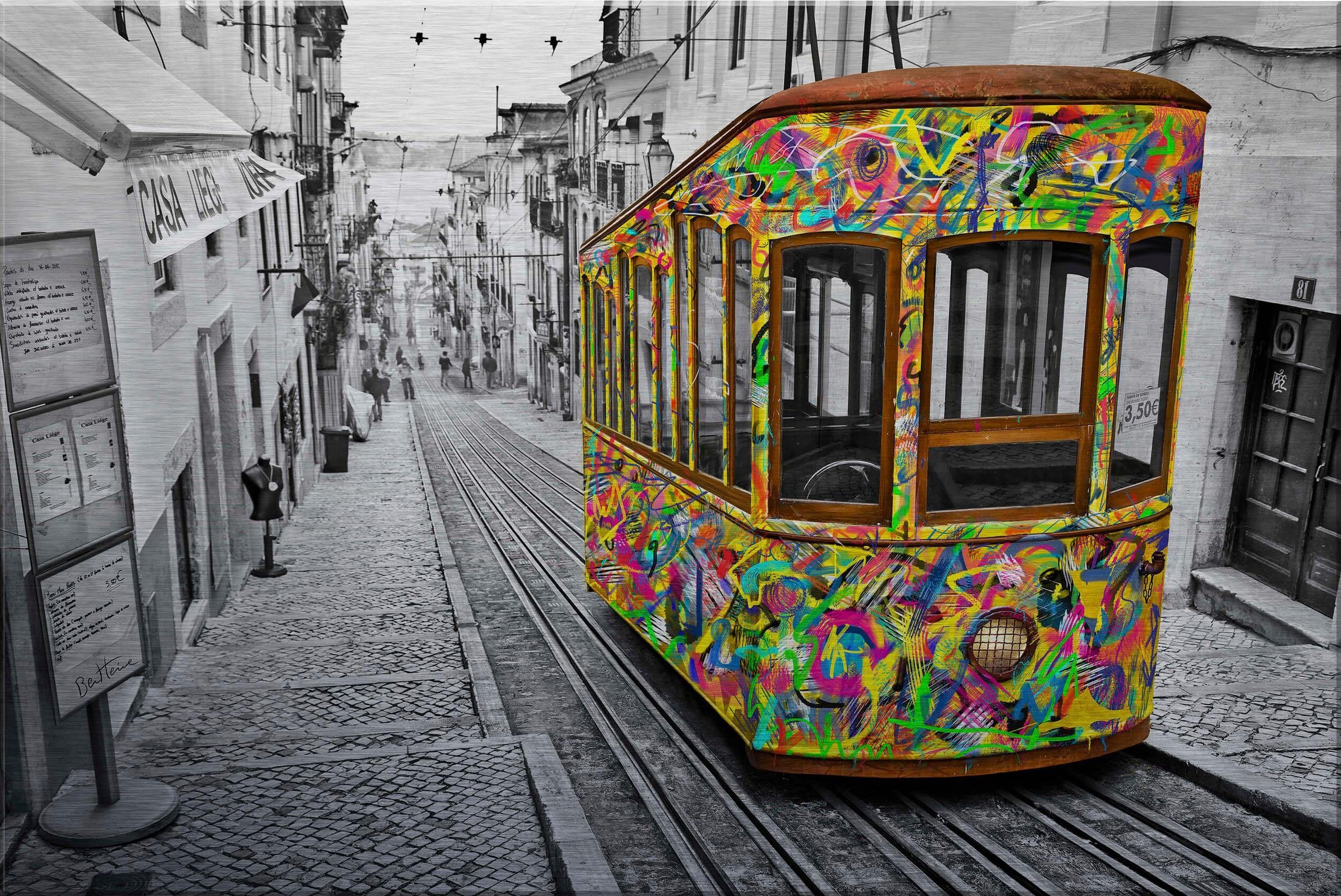 Wall-Art Metallbild Ben Heine - Tram in Lissabon, mit Silbereffekt
