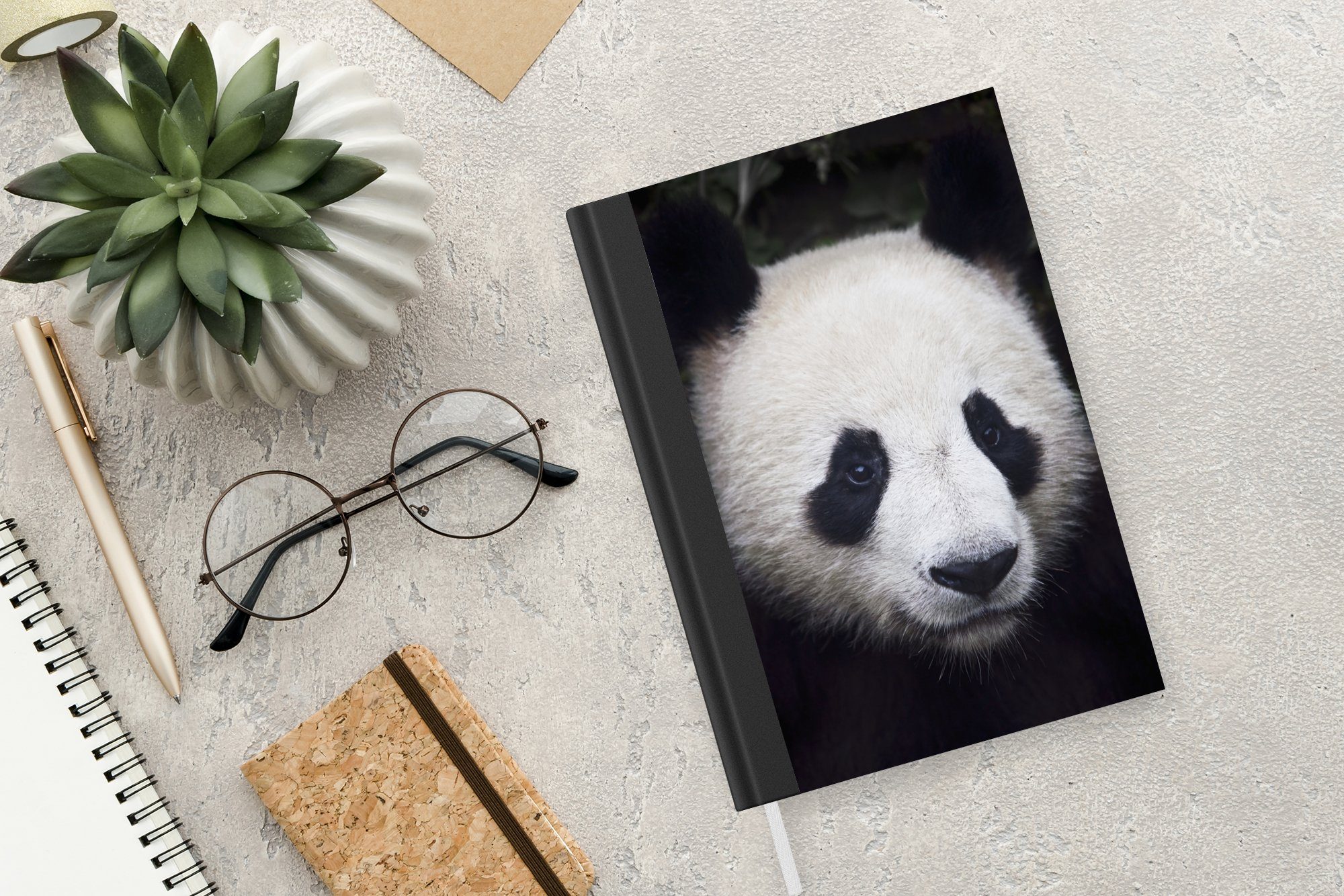 Panda Porträt A5, Journal, MuchoWow Seiten, - 98 - Merkzettel, Haushaltsbuch Schwarz - Notizbuch Weiß, Tagebuch, Notizheft,