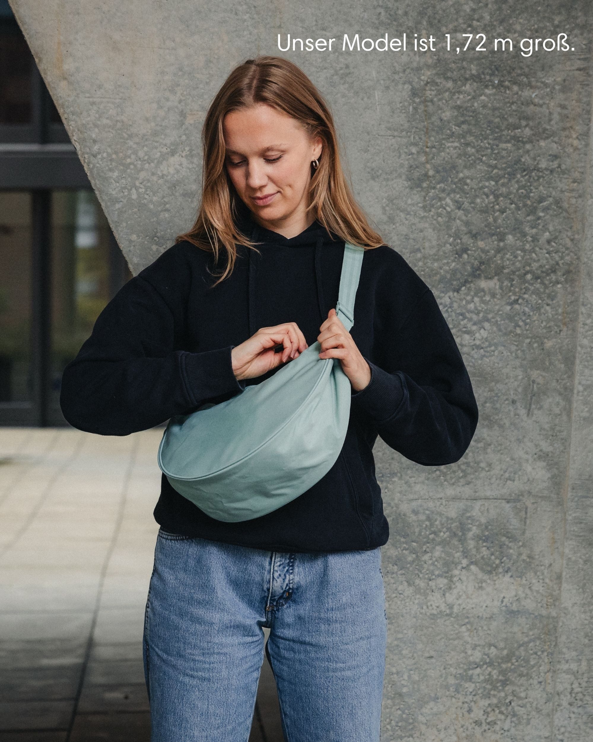 LARKSON Umhängetasche Solveig Medium Halbmondtasche für Damen und Herren, Stylische Crossbody Bag in Halbmond Form