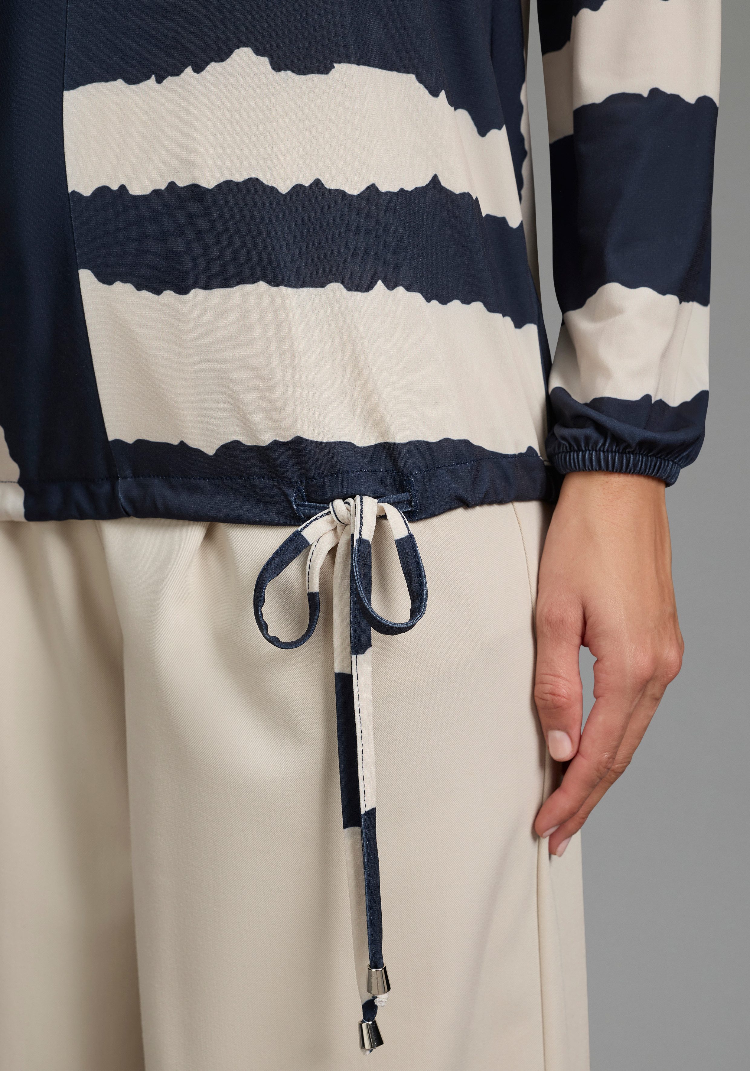 Laura Scott Langarmshirt figurumschmeichelnde Passform, mit Rundhalsausschnitt