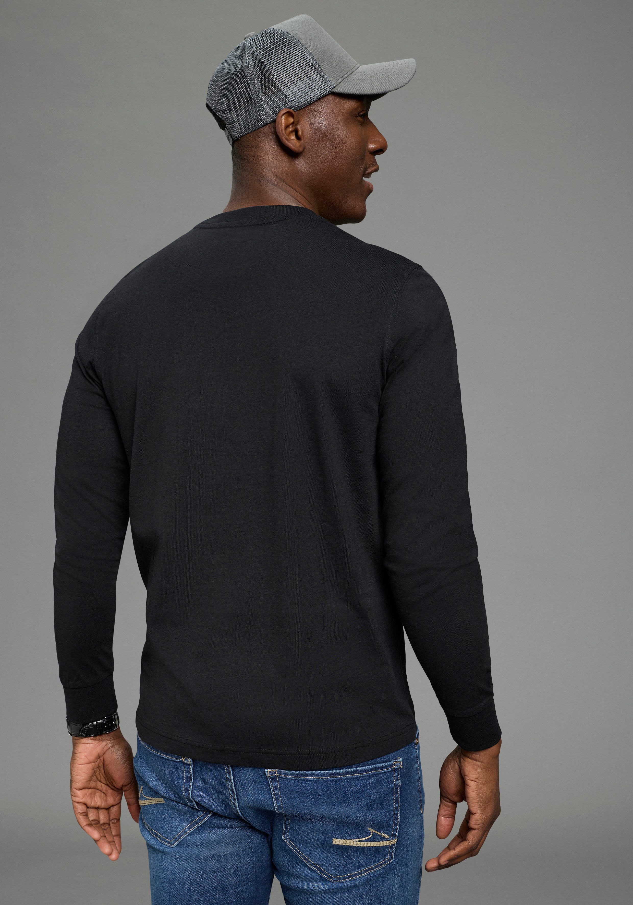 DELMAO Rundhalsshirt casual Stil, langarm, schmale Passform, mit Print – Bild 4 von 5
