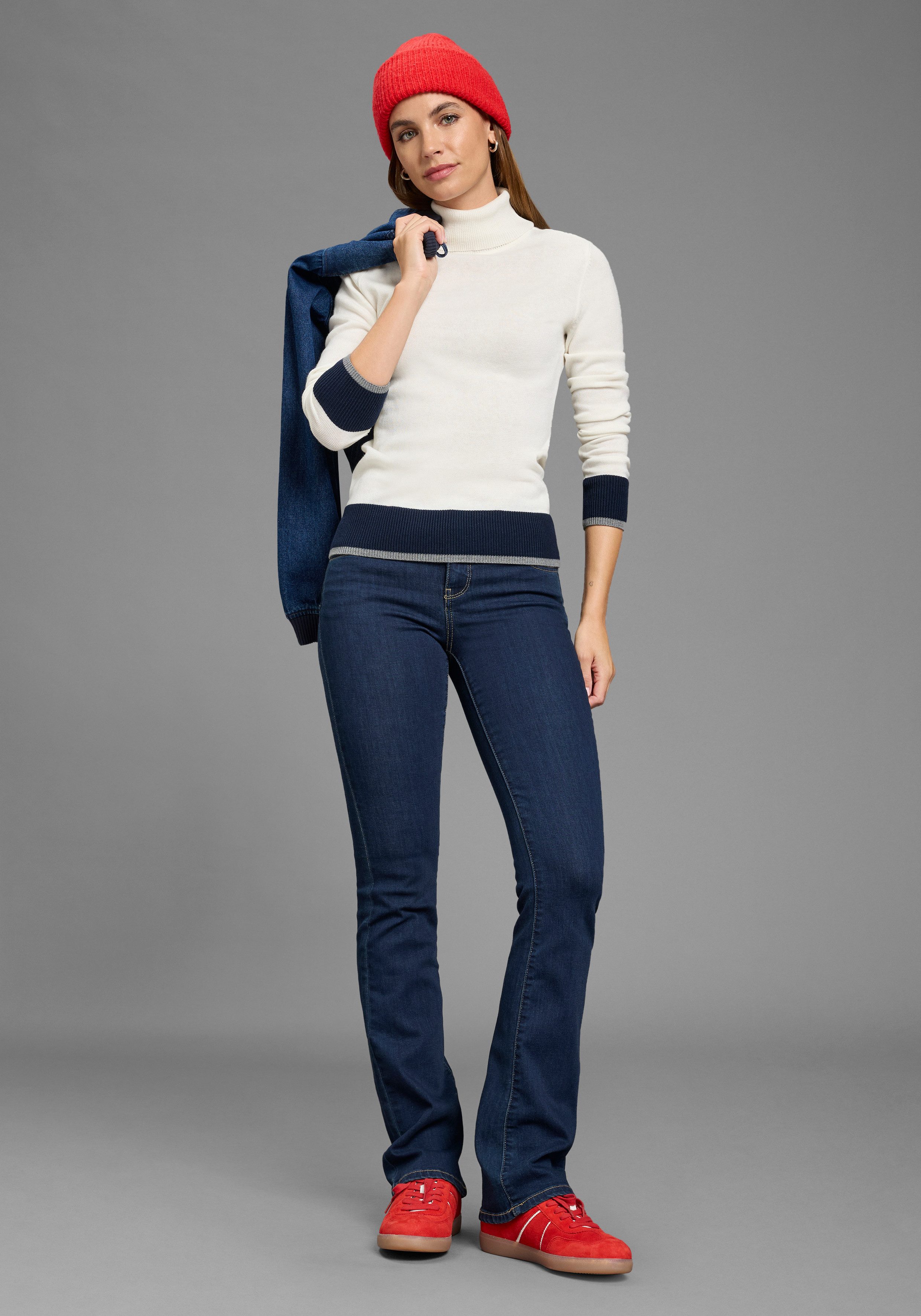 Zum Outfit 12