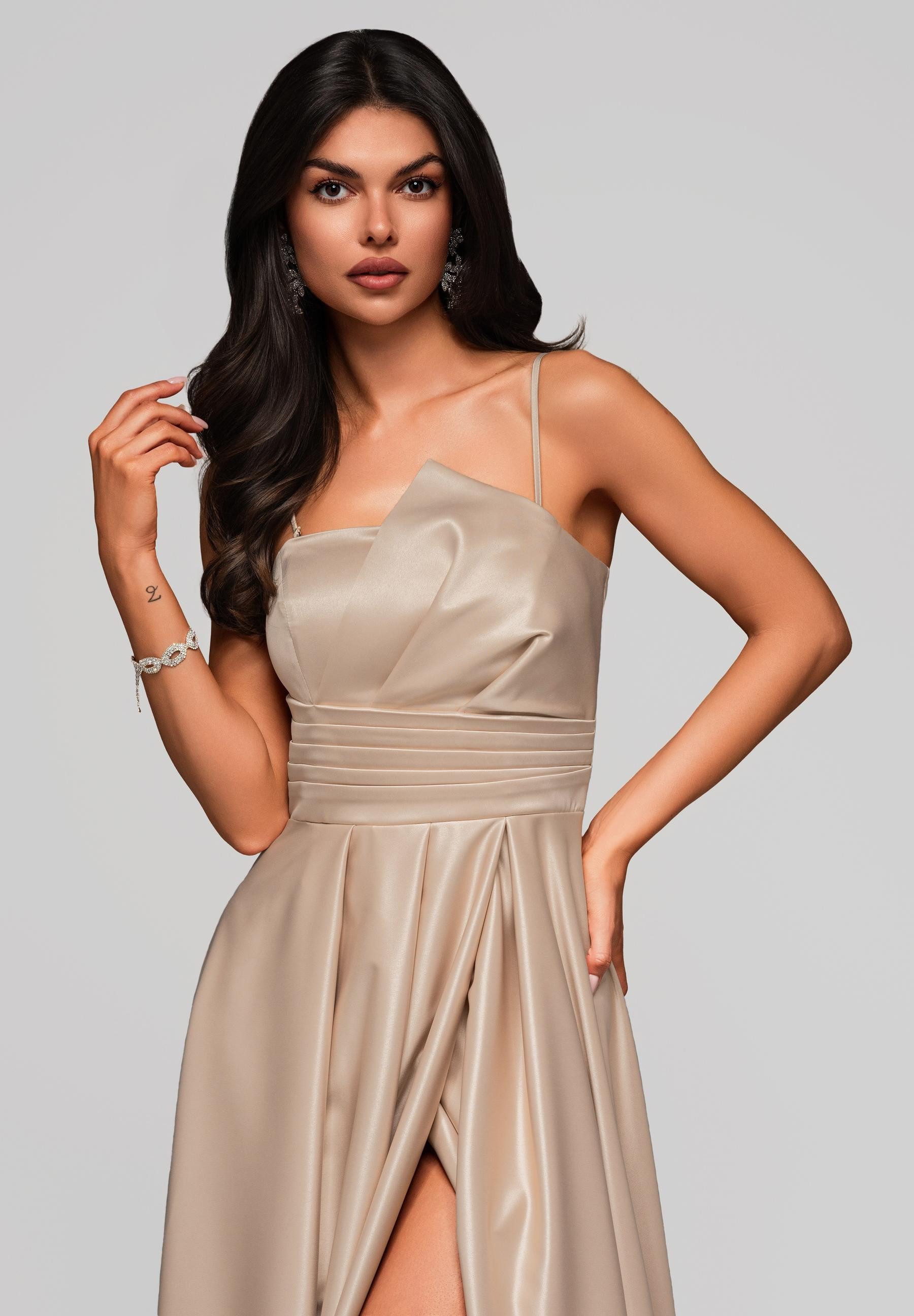 OMBRE Abendkleid Trägerloses Satinkleid mit hohem Schlitz