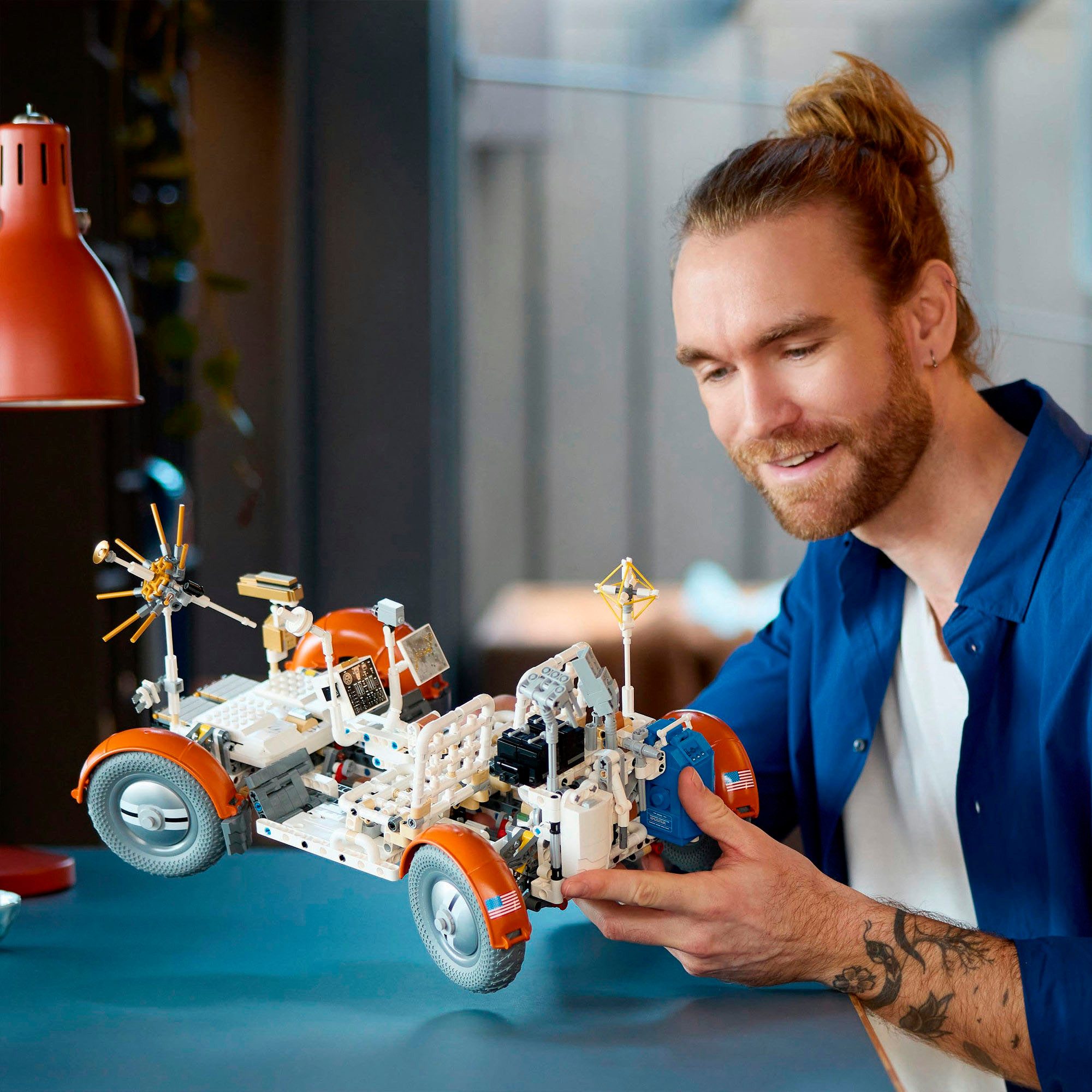 LEGO® NASA Apollo Lunar Roving Vehicle günstig online kaufen