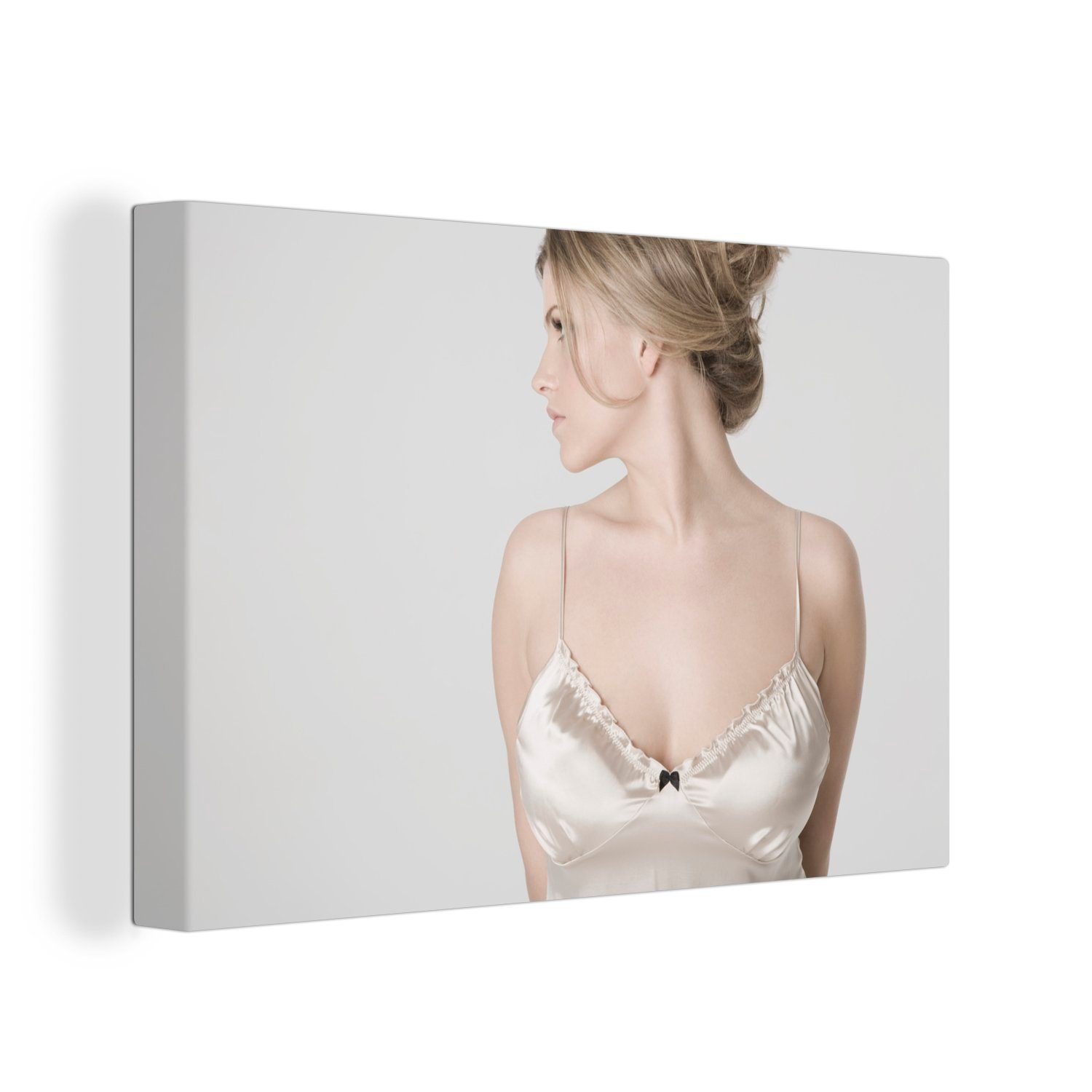 OneMillionCanvasses® Leinwandbild Elegante Frau trägt Dessous, (1 St), Wandbild Leinwandbilder, Aufhängefertig, Wanddeko, 30x20 cm