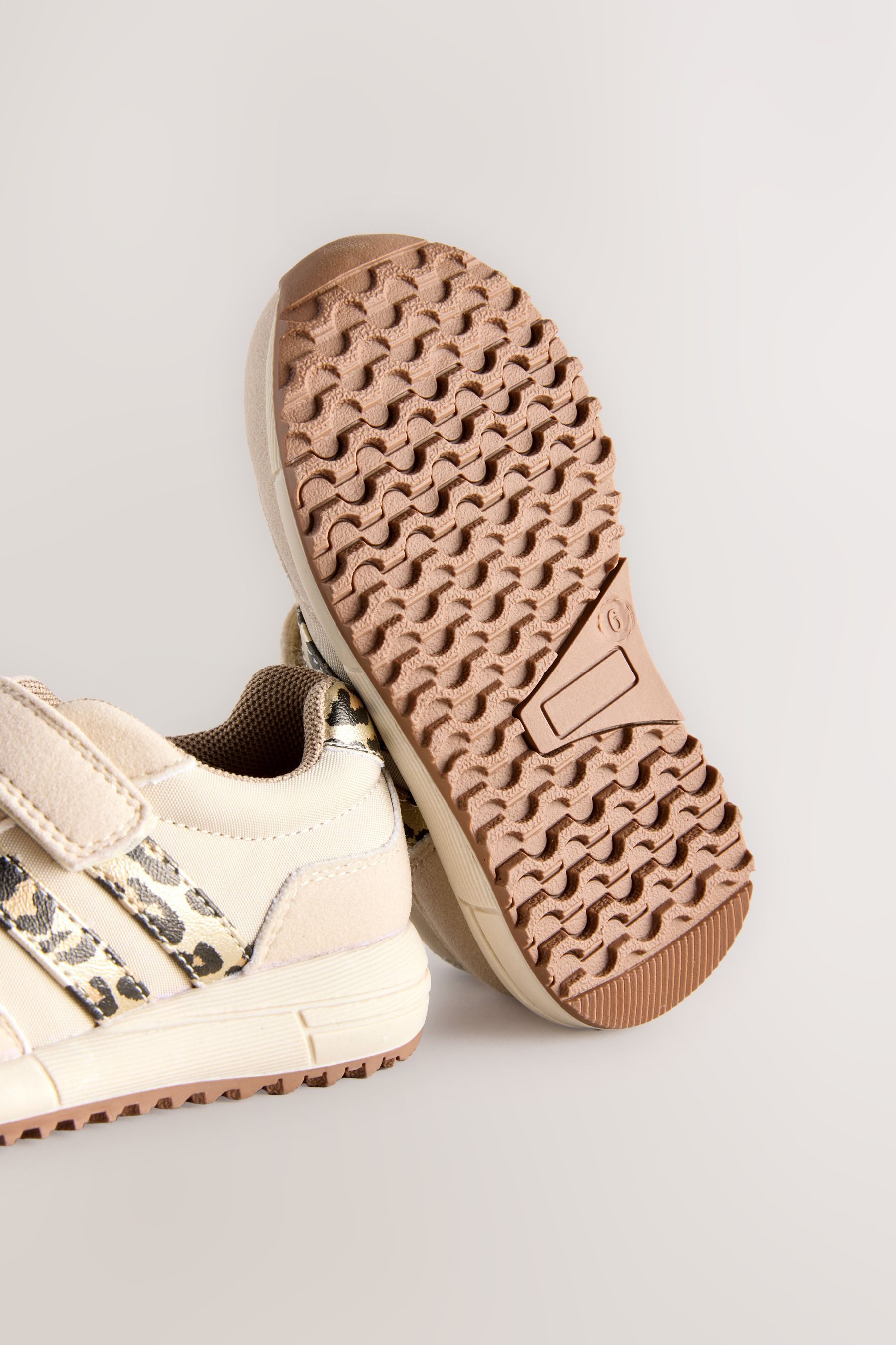 Next Sneaker mit Klettverschluss und Elastikschnürung Sneaker (1-tlg)