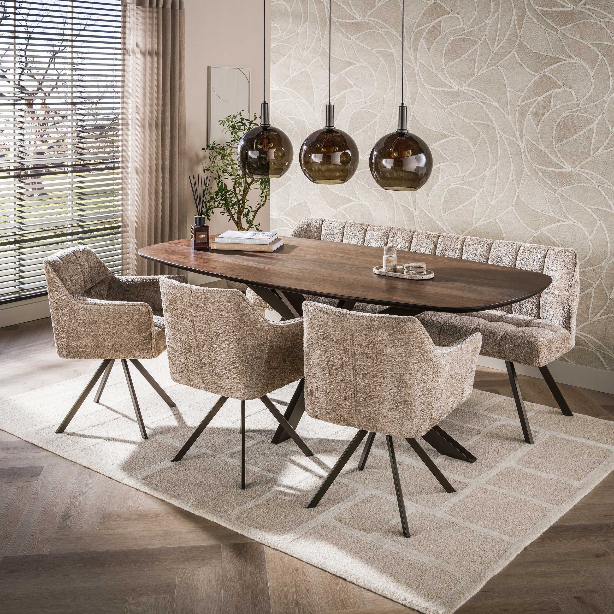 Maison ESTO Essgruppe MILANO mit Bank & Armlehnstühlen, Esstisch Massivholz braun 215 cm, 3 oder 4 drehbare Stühle wählbar, dänisch ovale Platte