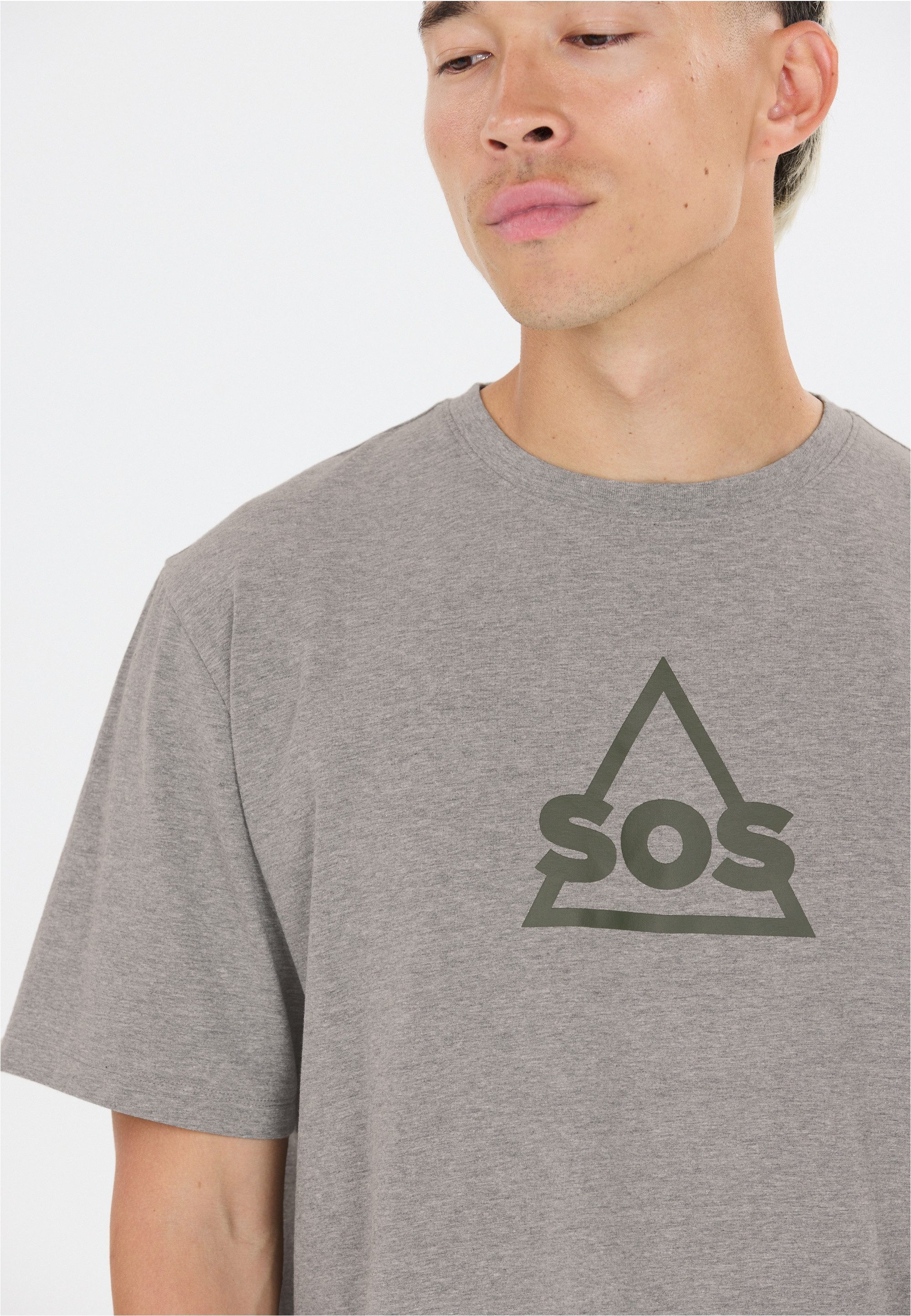 SOS Funktionsshirt Kvitfjell mit biologischer Baumwolle und subtilem SOS-Print