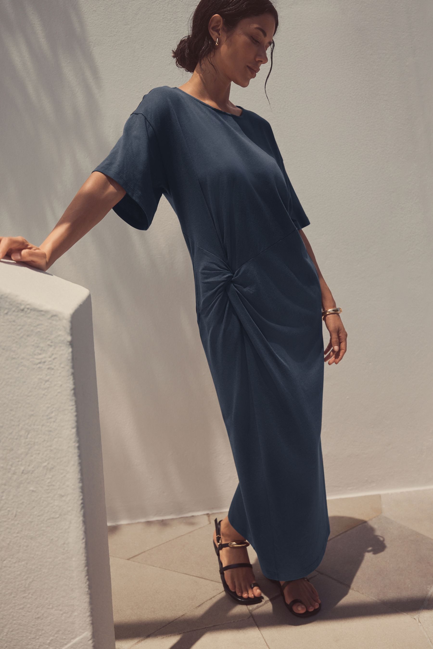 Next Shirtkleid Sommerliches T-Shirtkleid mit Drehung, Kurzgröße (1-tlg)