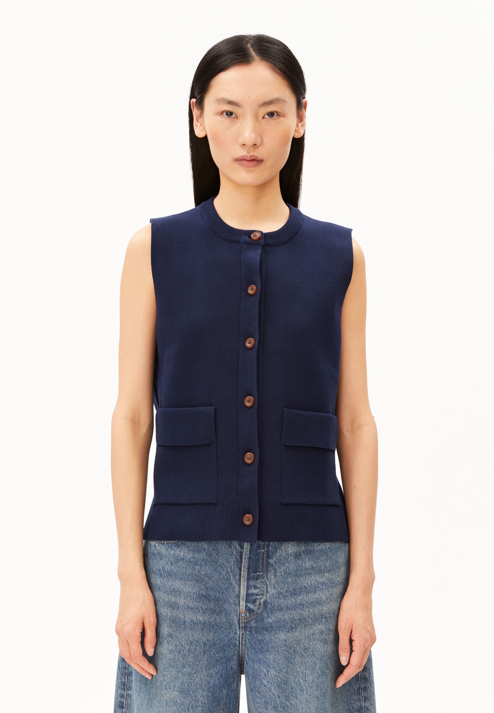 Armedangels Pullunder COMPACT CREW Strickweste aus 100% Bio-Baumwolle (1-tlg) Strickweste aus 100% Bio-Baumwolle
