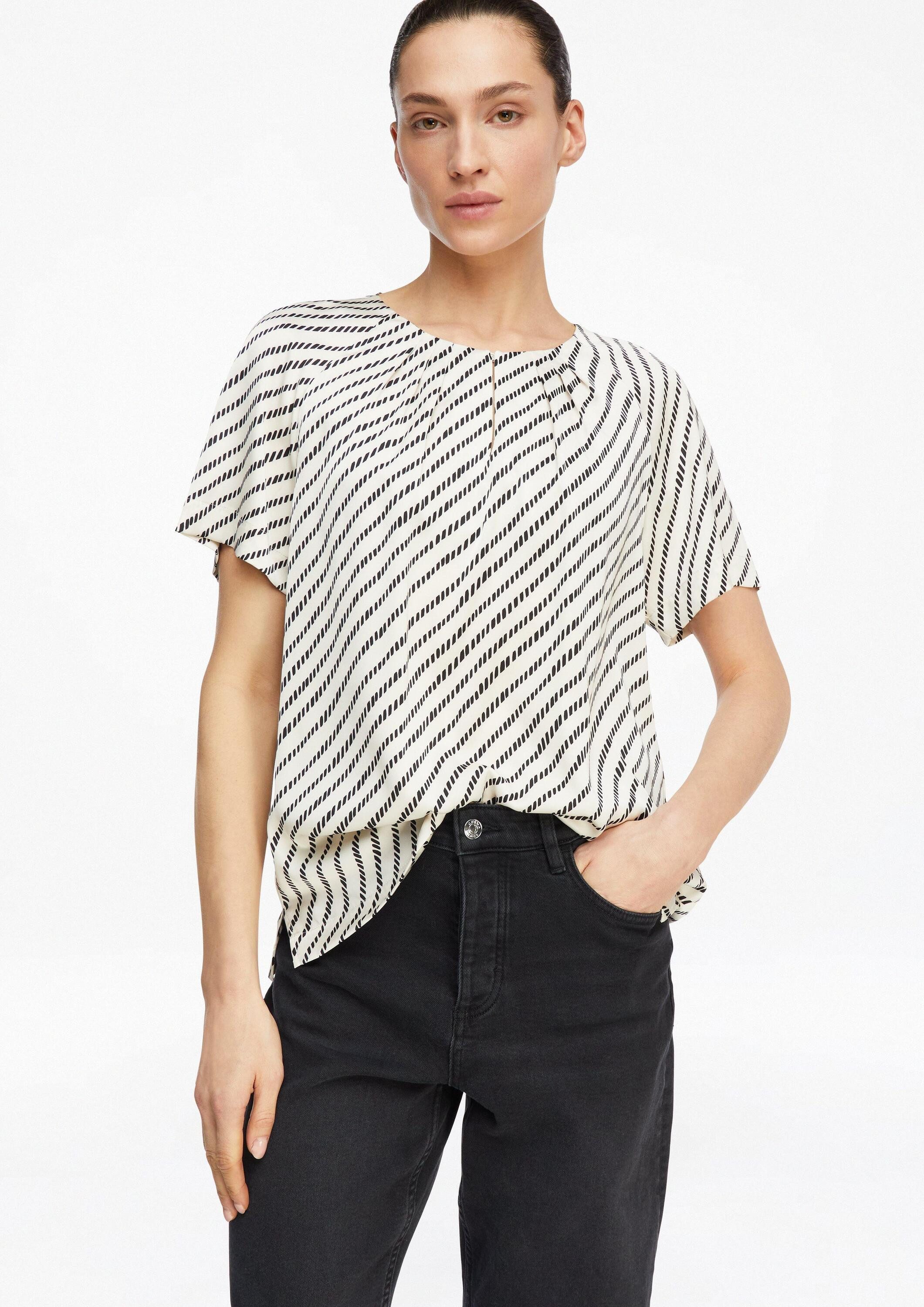 comma Kurzarmbluse Bluse Satinbluse mit Raffung und All-over-Print