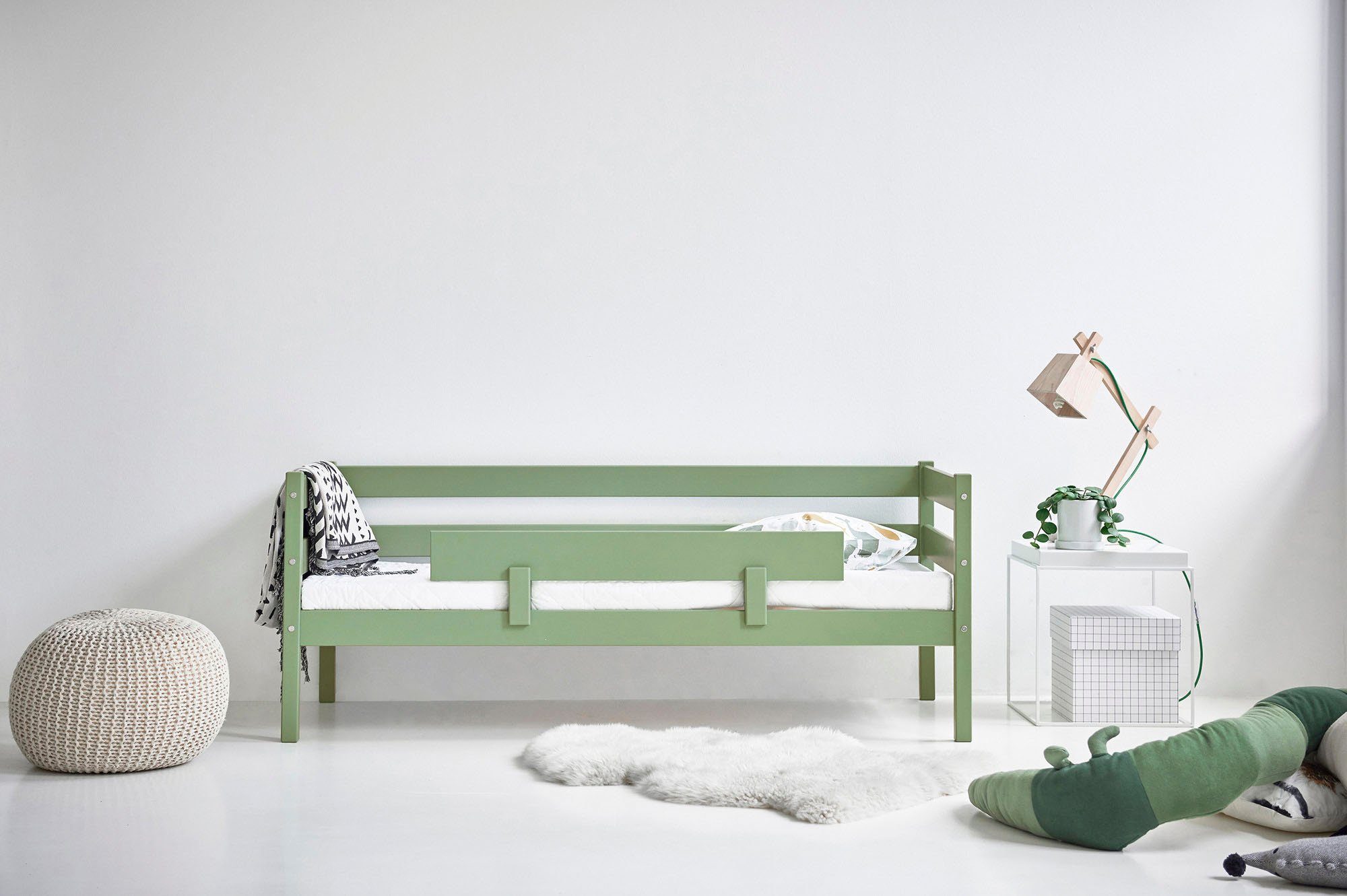 Rollrost Einzelbett in wahlweise Pale Farben, mit Hoppekids (Set), 8 und Matratze Comfort mit Absturzsicherung Green ECO