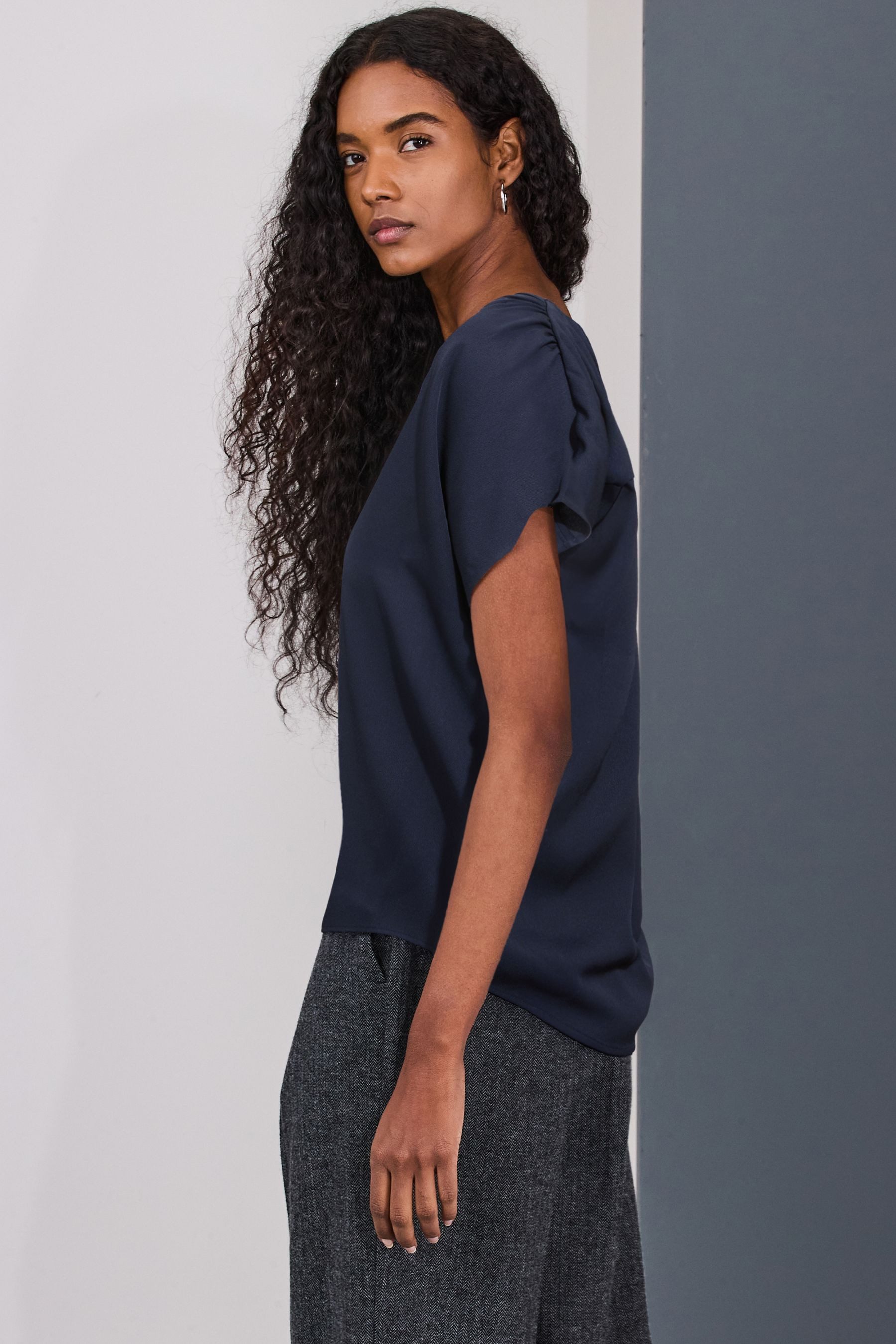 Next Kurzarmbluse Kurzärmelige Bluse mit V-Ausschnitt (1-tlg) günstig online kaufen