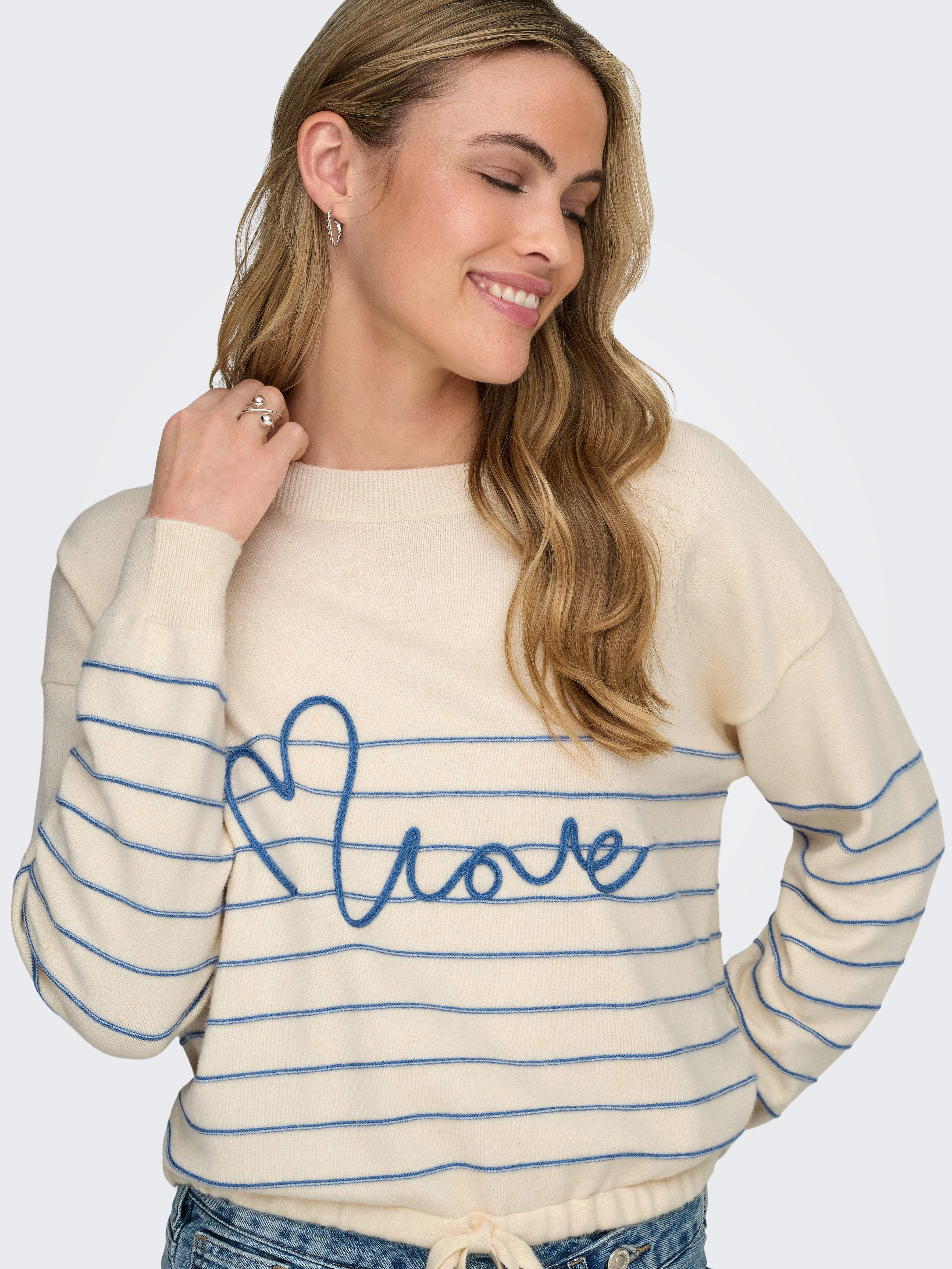 ONLY Rundhalspullover ONLSIGNE LIFE LS TEXT DETAI ONECK CC KNT mit Bindeband und Schriftzug Detail vorn