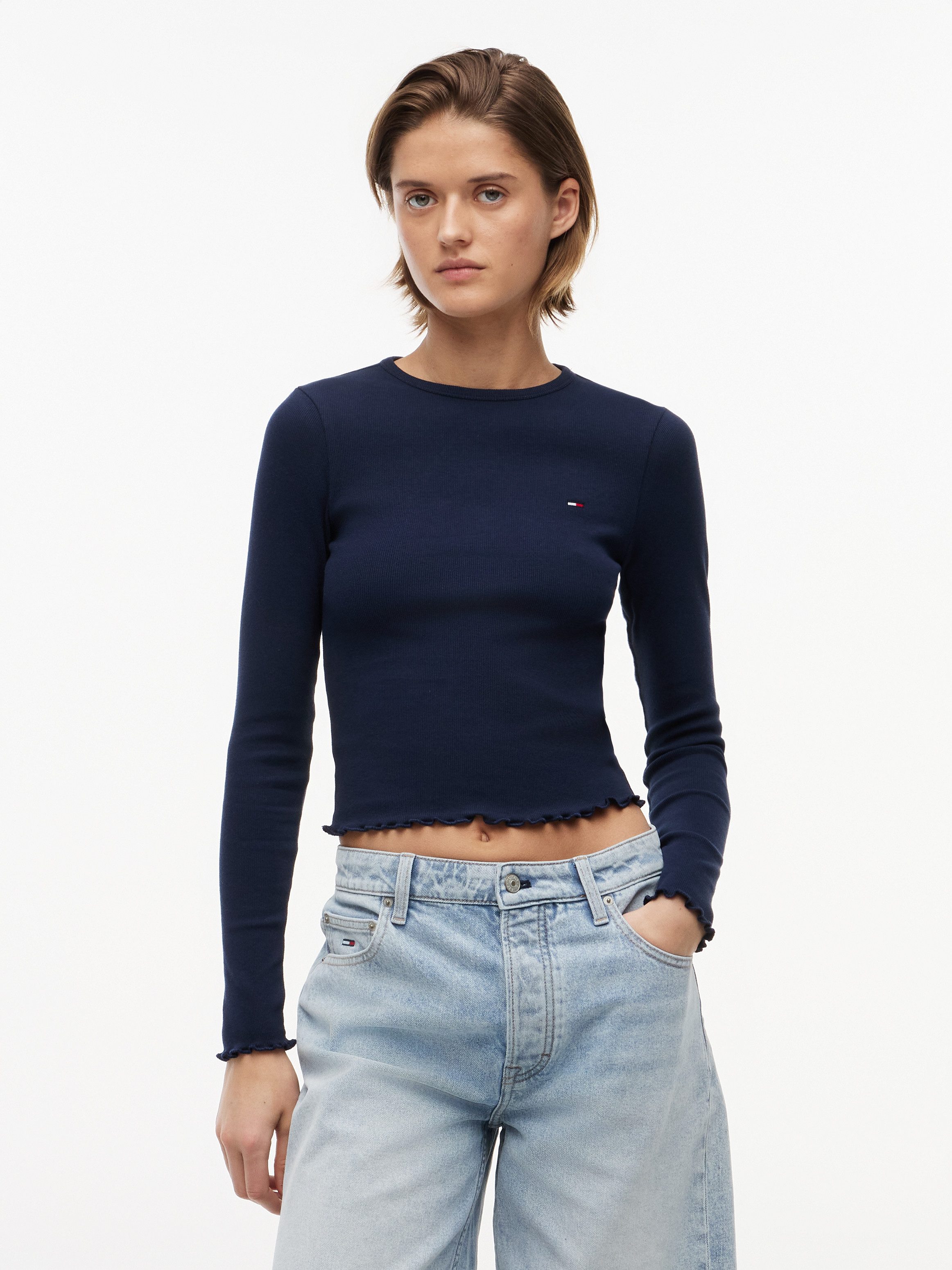 Tommy Jeans Langarmshirt TJW SLIM SH LETTUCE EDGE RIB LS mit gerippter Struktur, gewellter Saum
