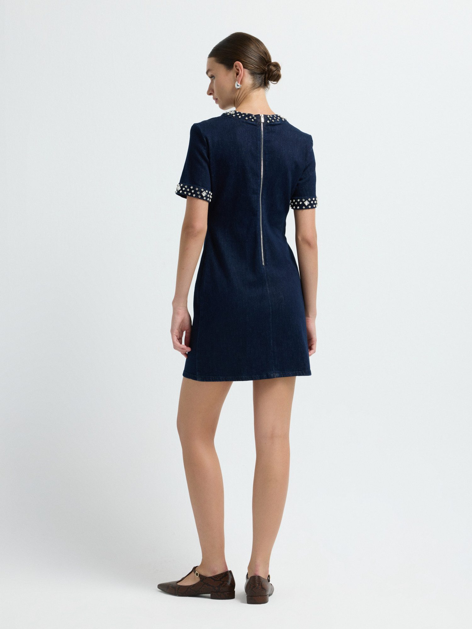 adL Minikleid Kurzärmeliges Kleid mit Schmuckdetails – Bild 3 von 5
