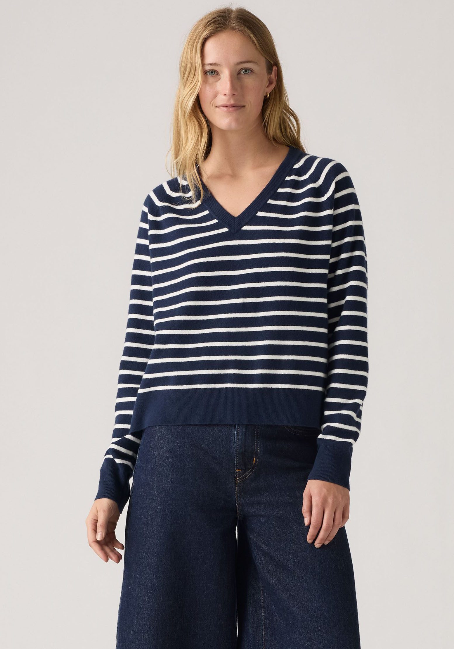 Levi's® V-Ausschnitt-Pullover SUPER SOFT VNECK PULLOVER im Bund beidseitig günstig online kaufen