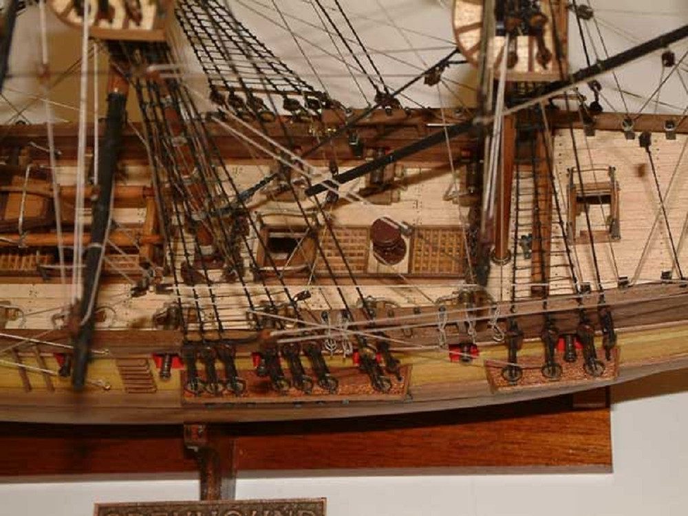 COREL Modellbausatz HMS Greyhound 1720 Englische Fregatte 1:100 Modellbaukasten - Historis