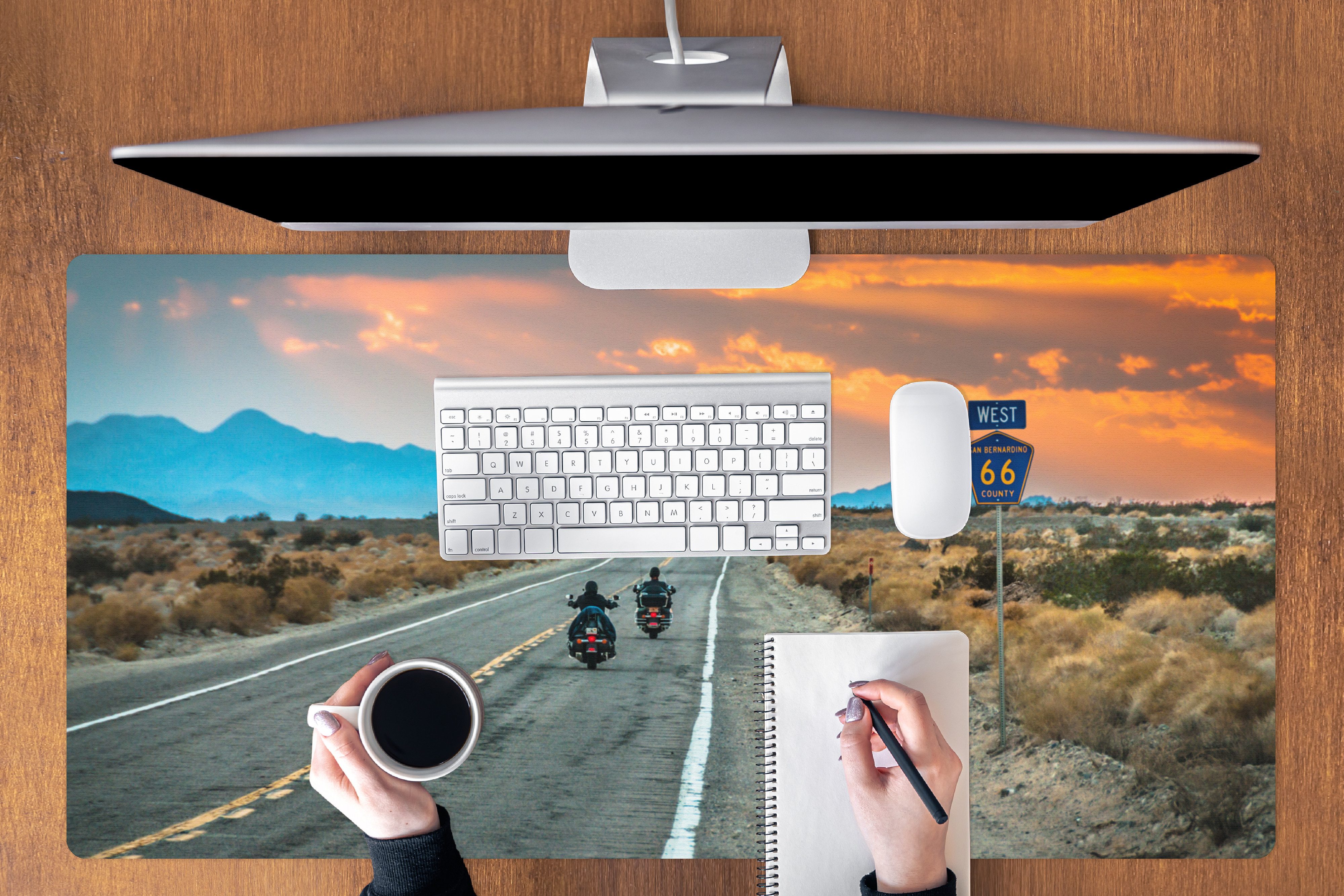MuchoWow Mauspad Zwei Motorräder auf der Route 66 (1-St), Mousepad mit Rutschfester Unterseite, Gaming XXL, Großes, 120x60 cm